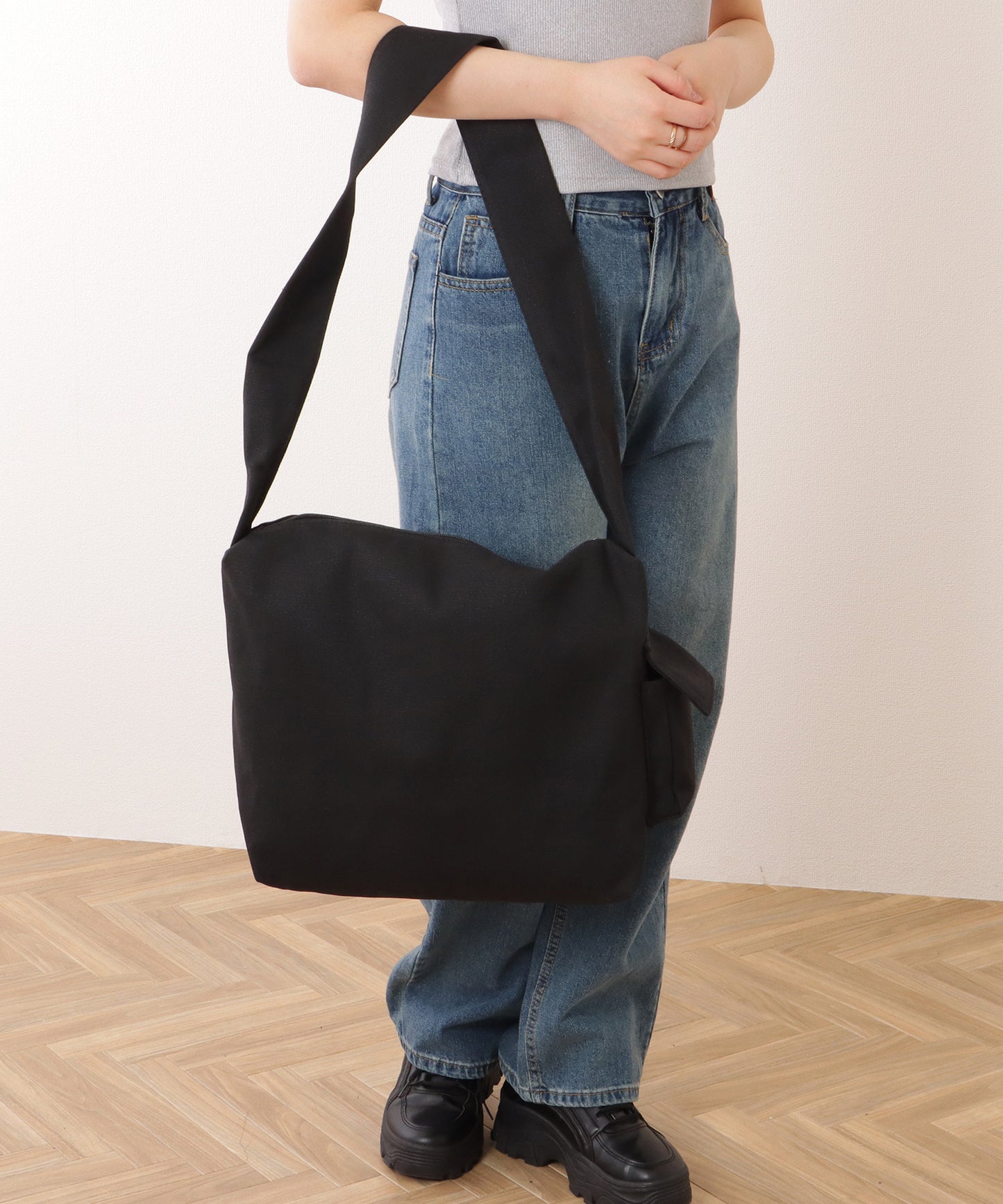 ポケット付き 大容量 ファスナー ビッグ ショルダーバッグ