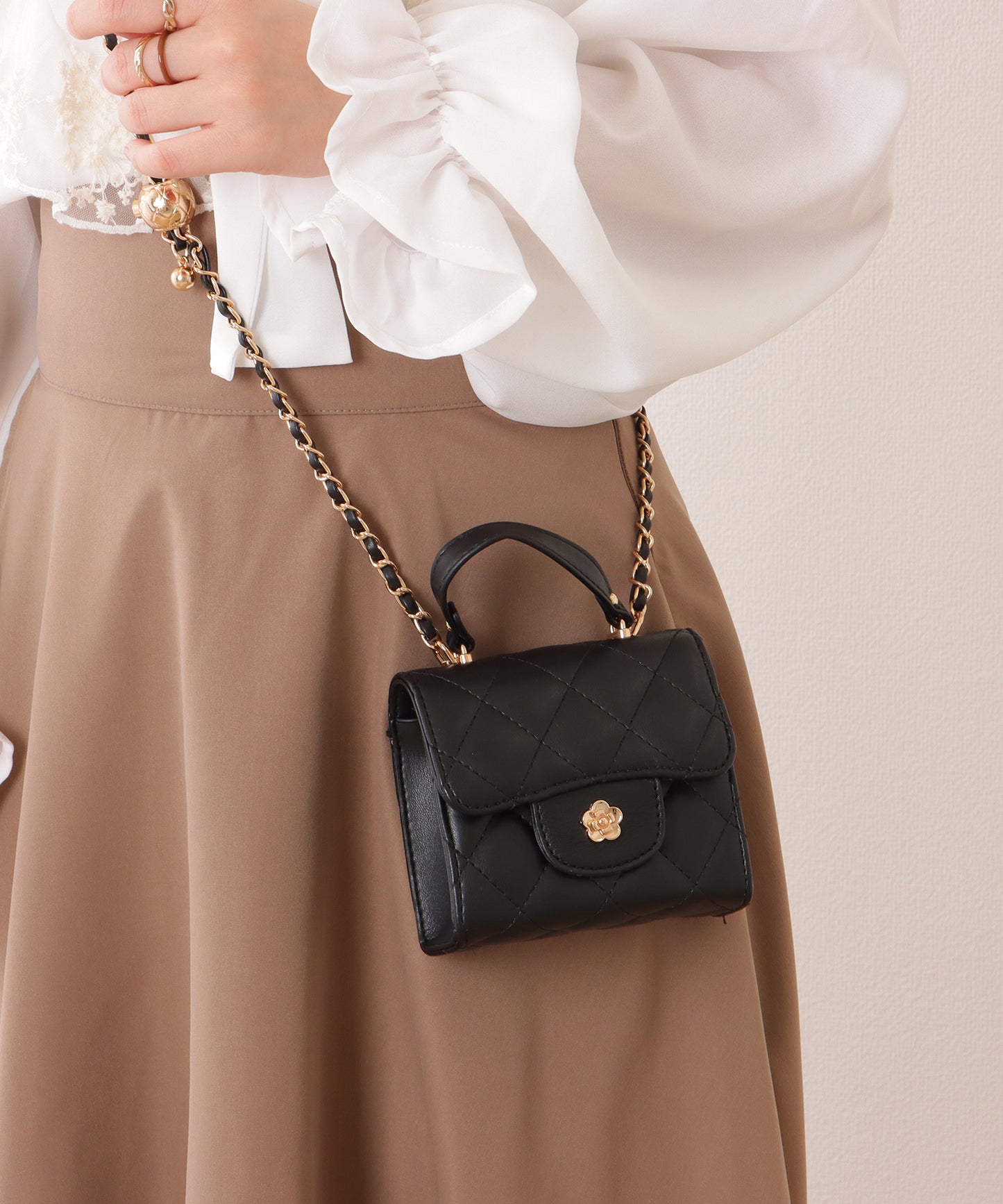 フラワーモチーフ付き 2WAY キルティング スクエア ショルダーバッグ