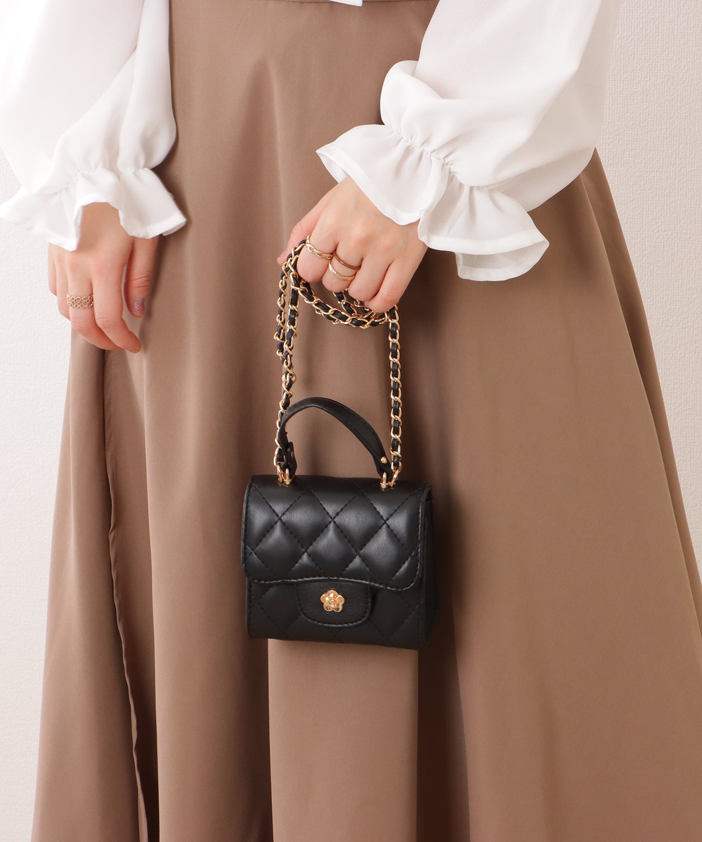 フラワーモチーフ付き 2WAY キルティング スクエア ショルダーバッグ