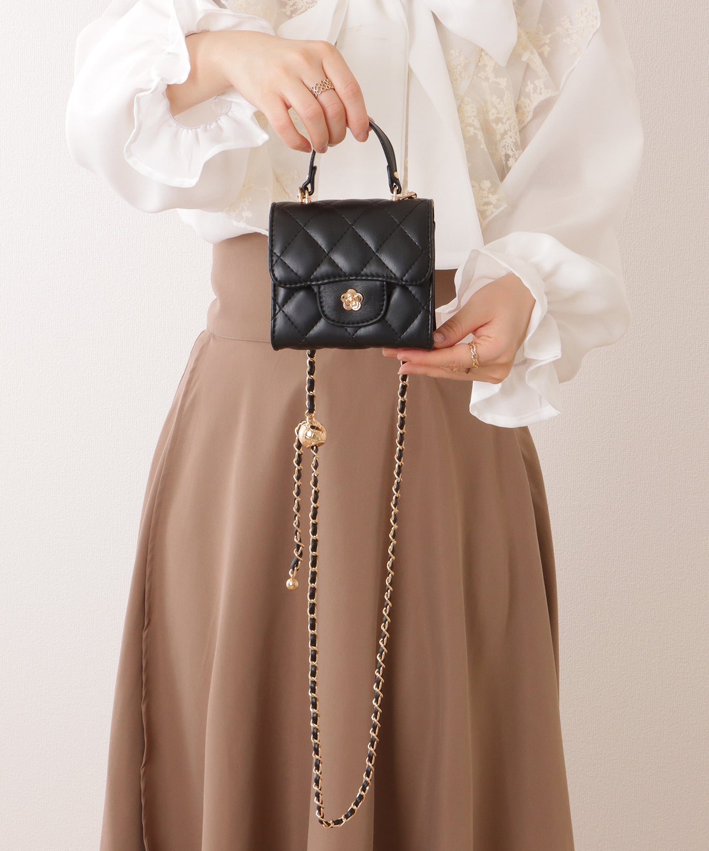 フラワーモチーフ付き 2WAY キルティング スクエア ショルダーバッグ