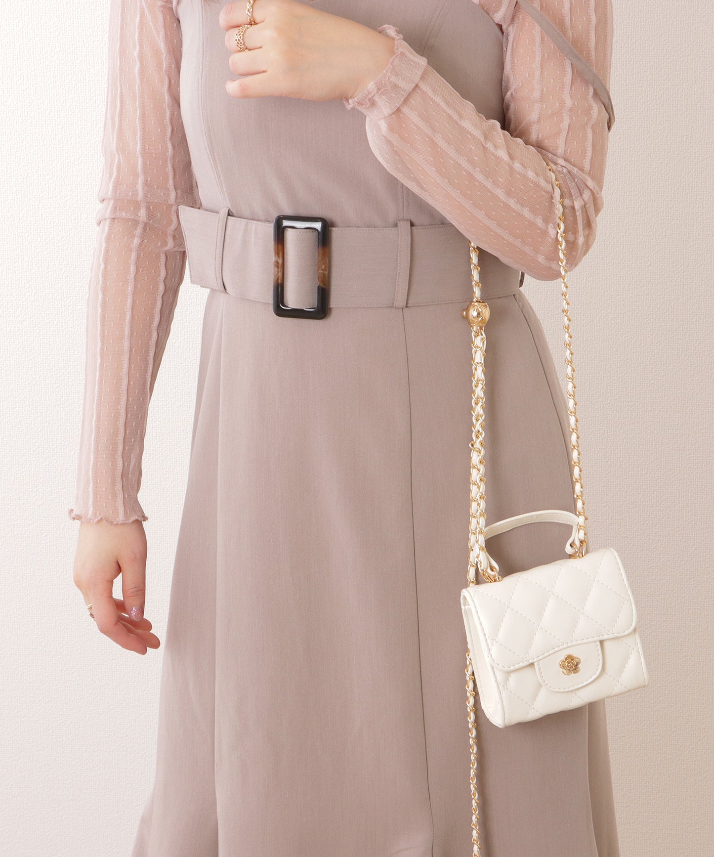 フラワーモチーフ付き 2WAY キルティング スクエア ショルダーバッグ