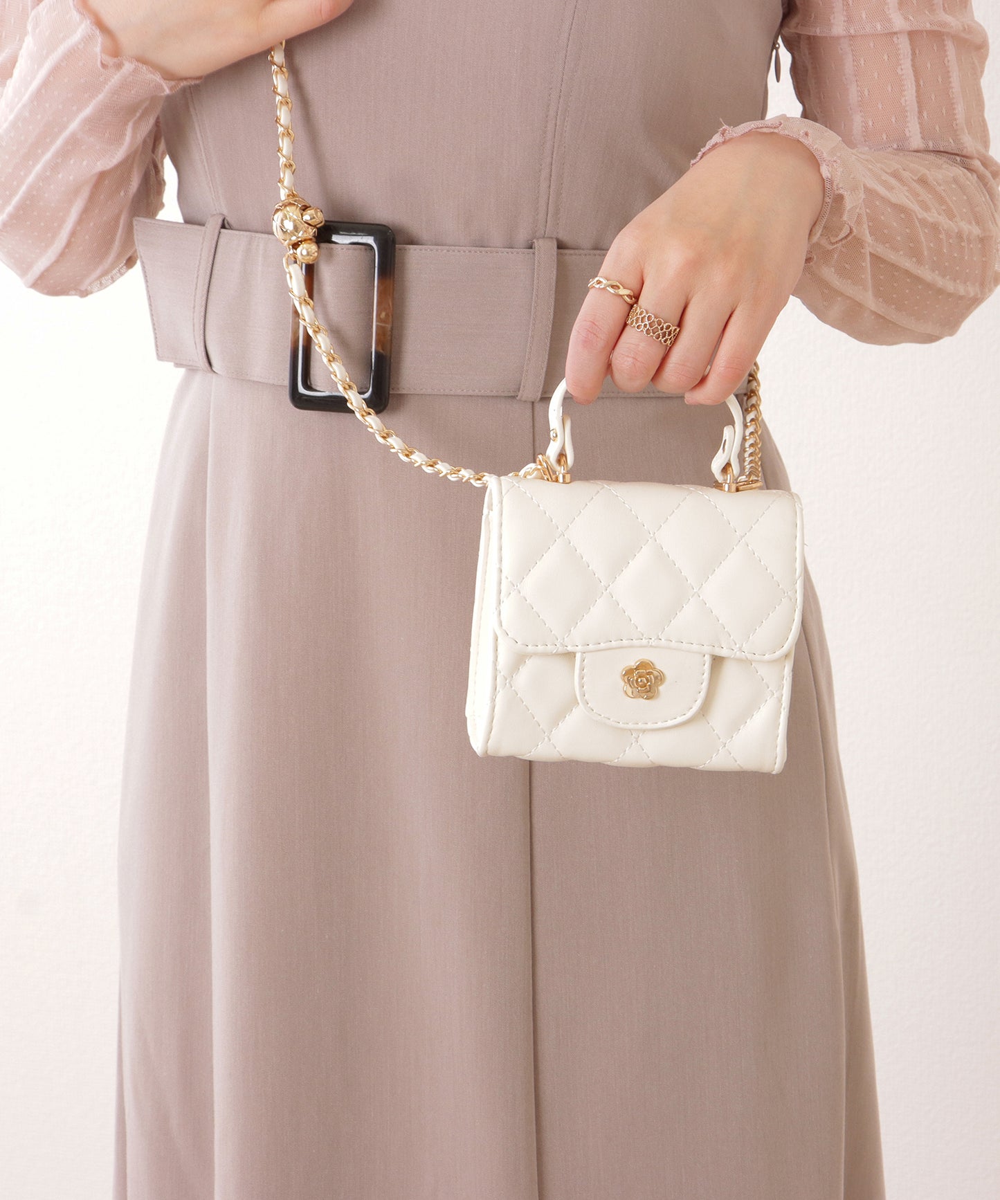 フラワーモチーフ付き 2WAY キルティング スクエア ショルダーバッグ