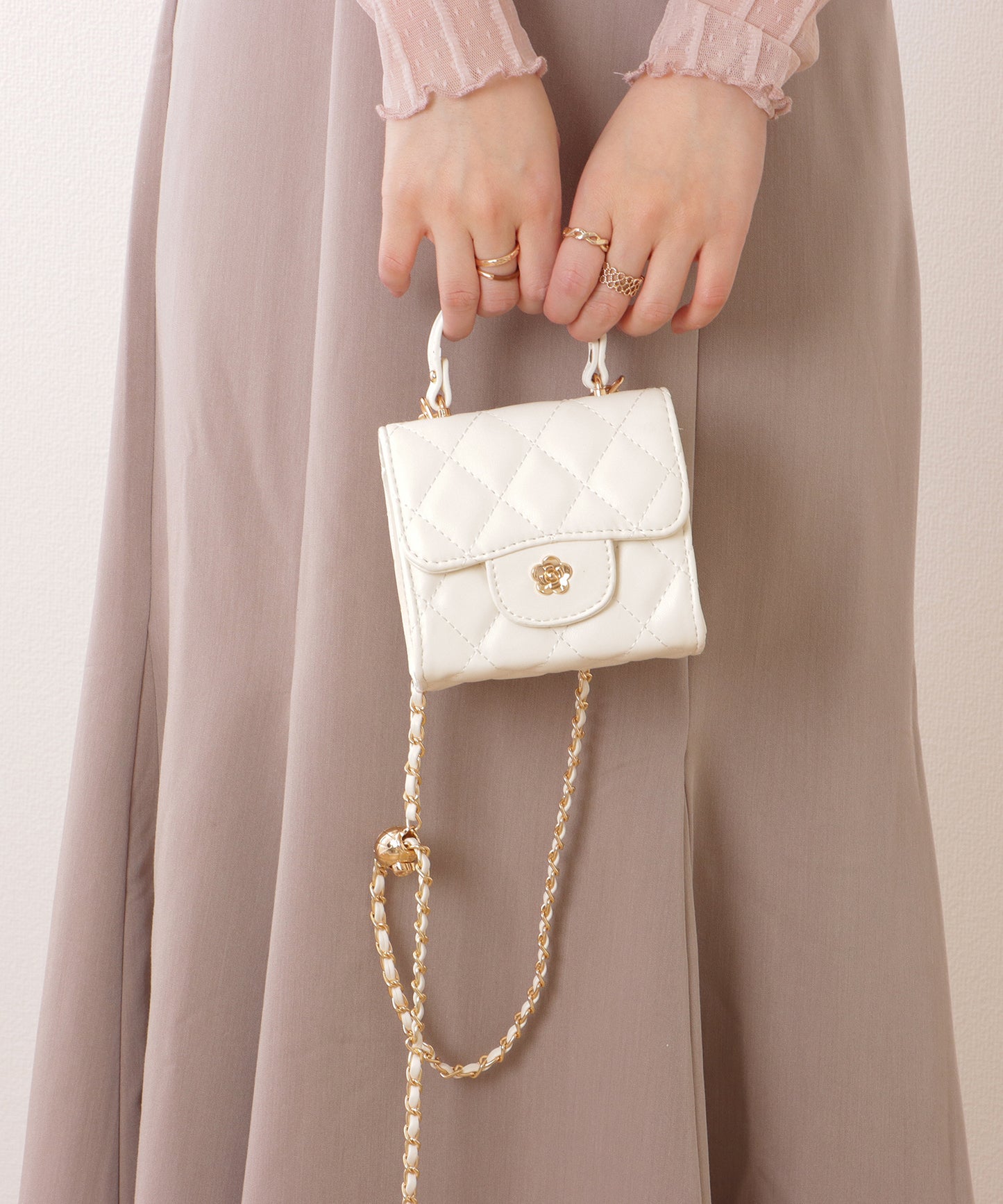 フラワーモチーフ付き 2WAY キルティング スクエア ショルダーバッグ