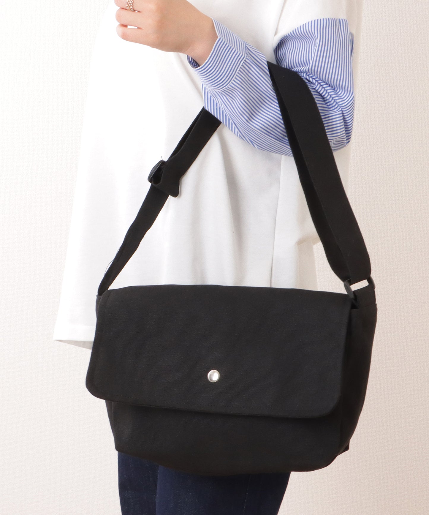 フラップ付き スクエア キャンバス ショルダーバッグ