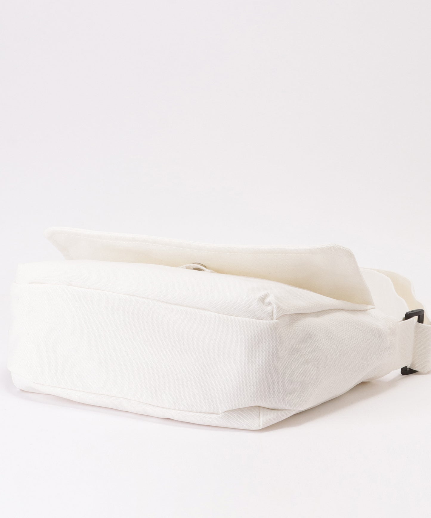 フラップ付き スクエア キャンバス ショルダーバッグ