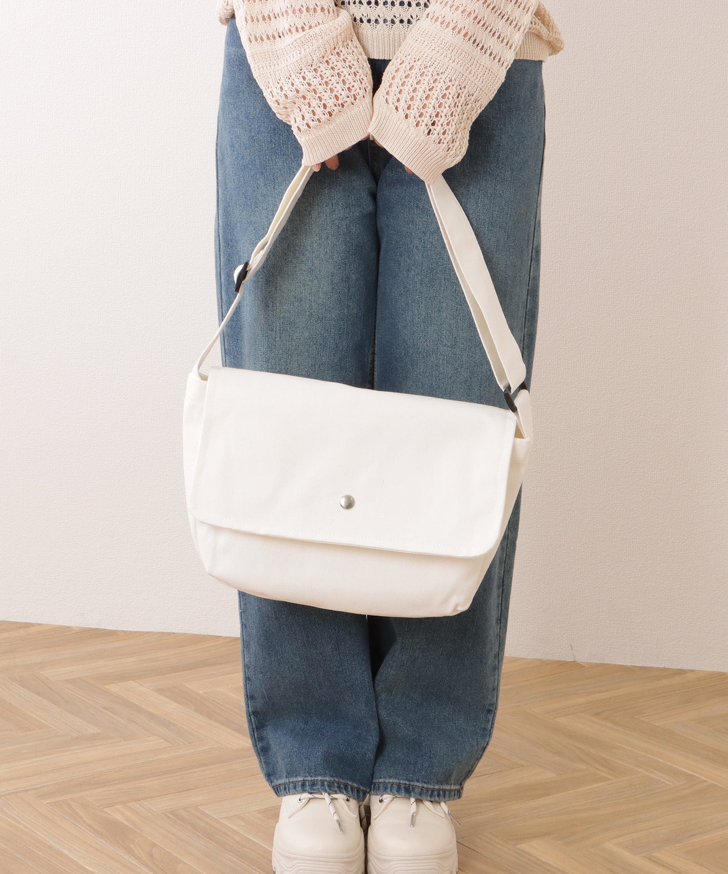 フラップ付き スクエア キャンバス ショルダーバッグ