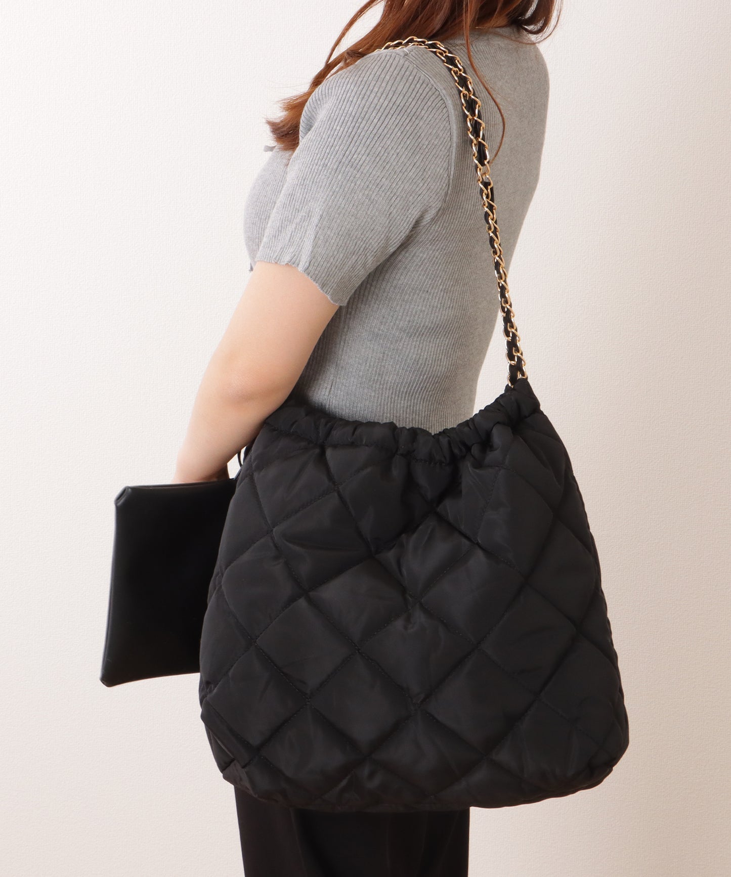 マルチポーチ付きキルティングチェーンショルダーバッグ