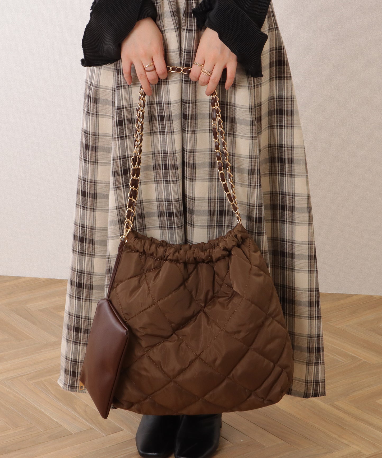 マルチポーチ付きキルティングチェーンショルダーバッグ