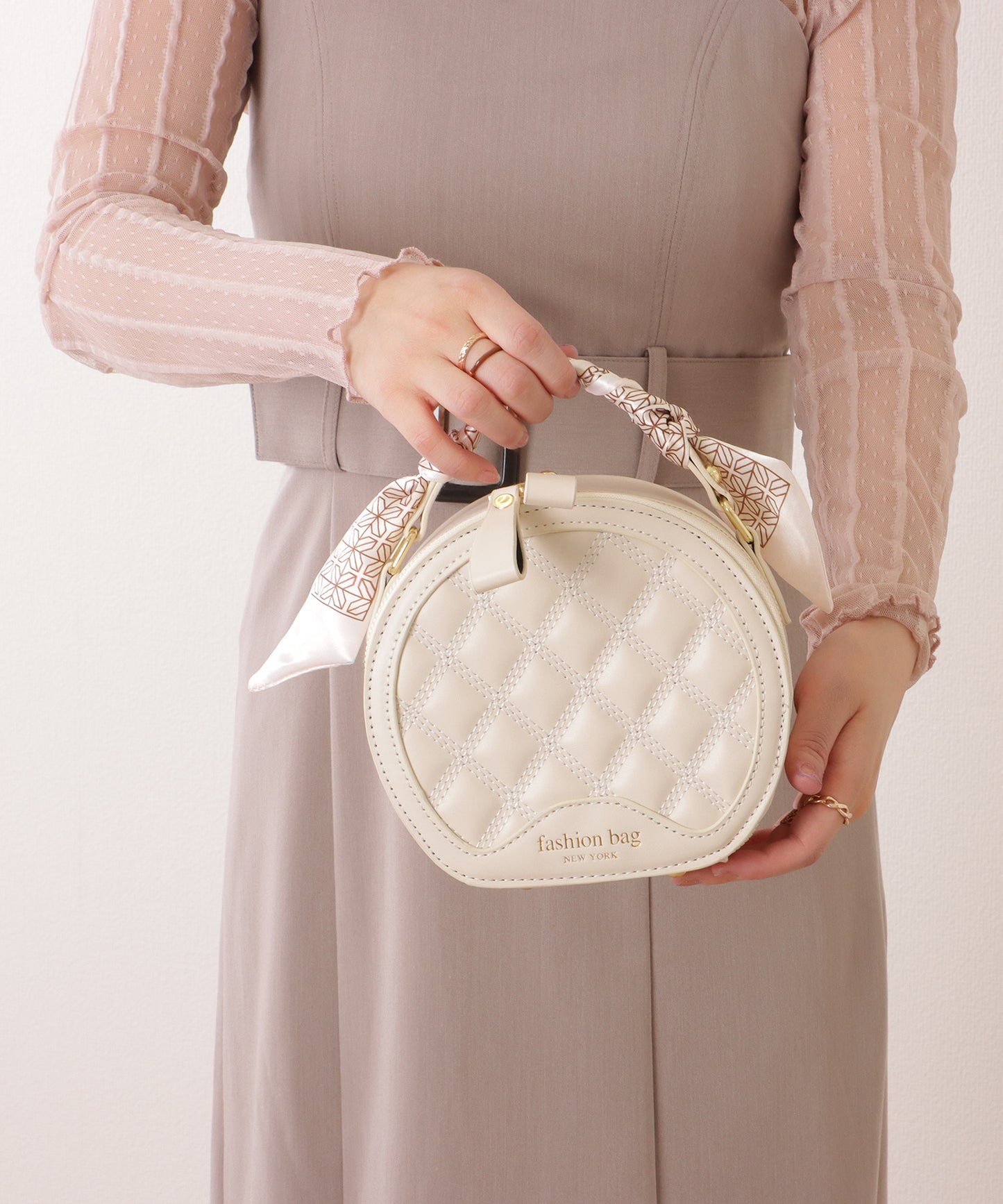 スカーフハンドル キルティング ラウンド チェーンショルダー バッグ