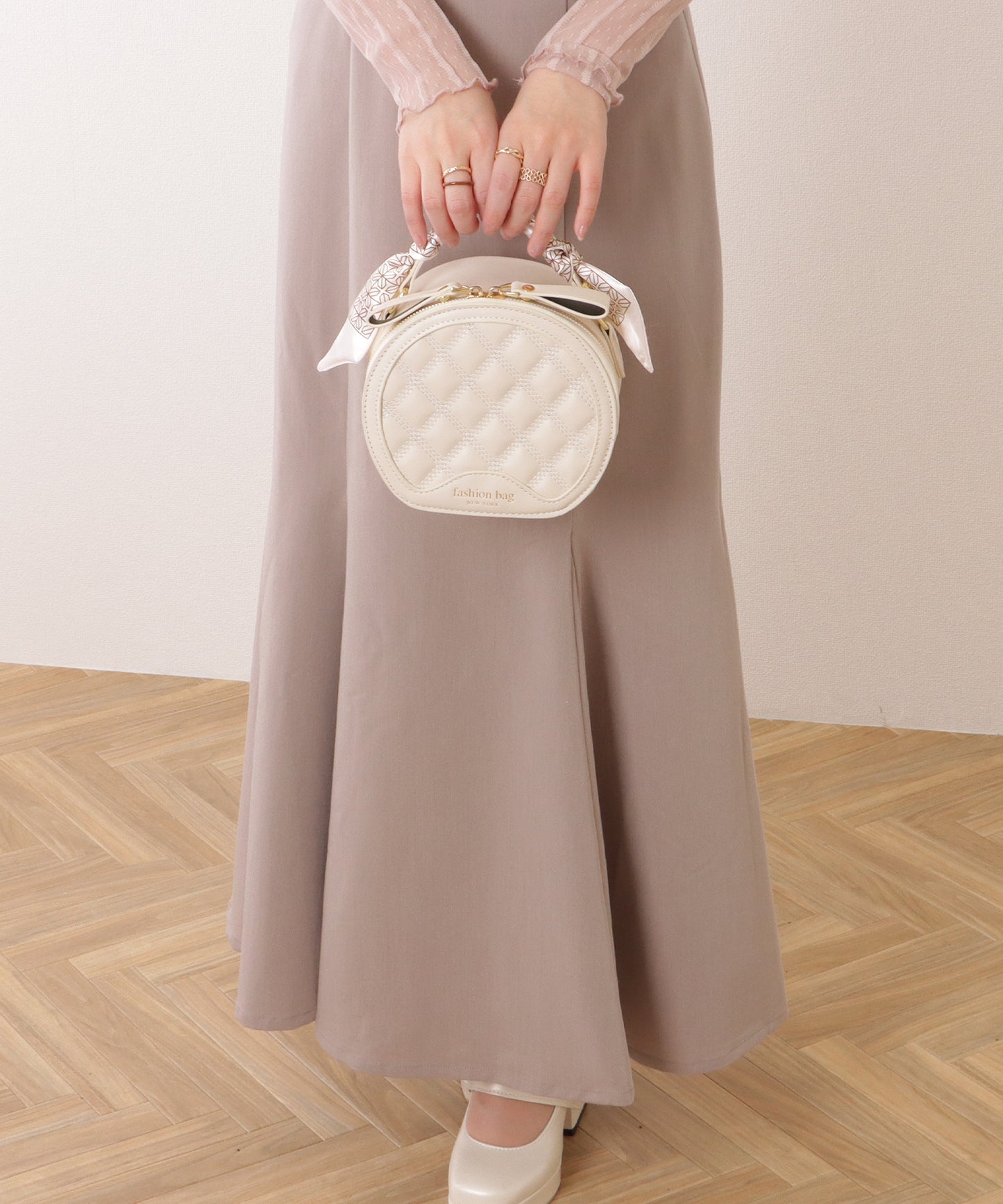 スカーフハンドル キルティング ラウンド チェーンショルダー バッグ