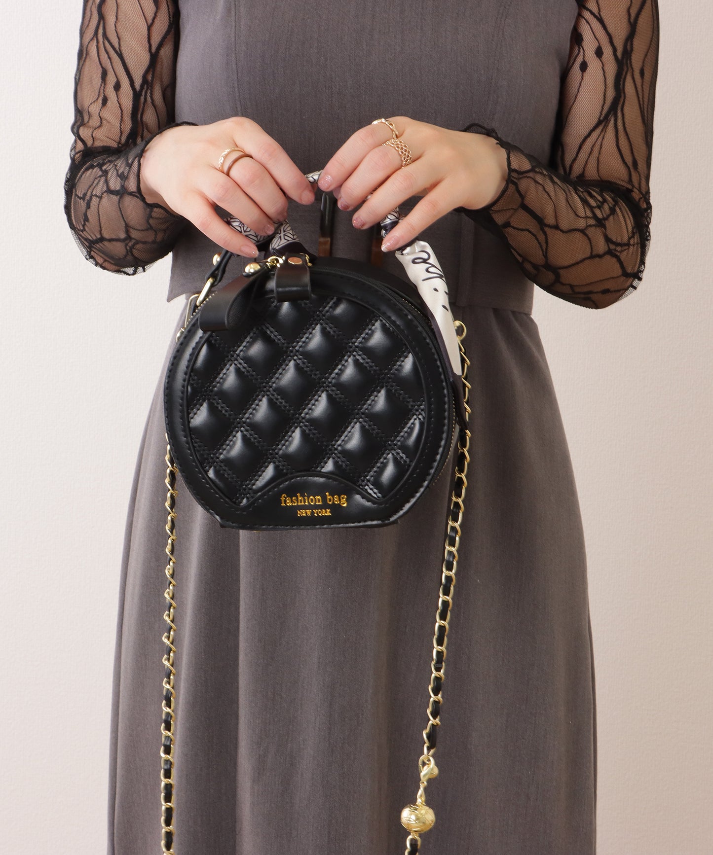 スカーフハンドル キルティング ラウンド チェーンショルダー バッグ