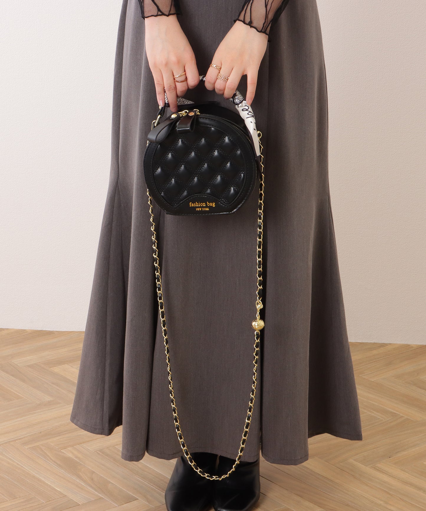 スカーフハンドル キルティング ラウンド チェーンショルダー バッグ