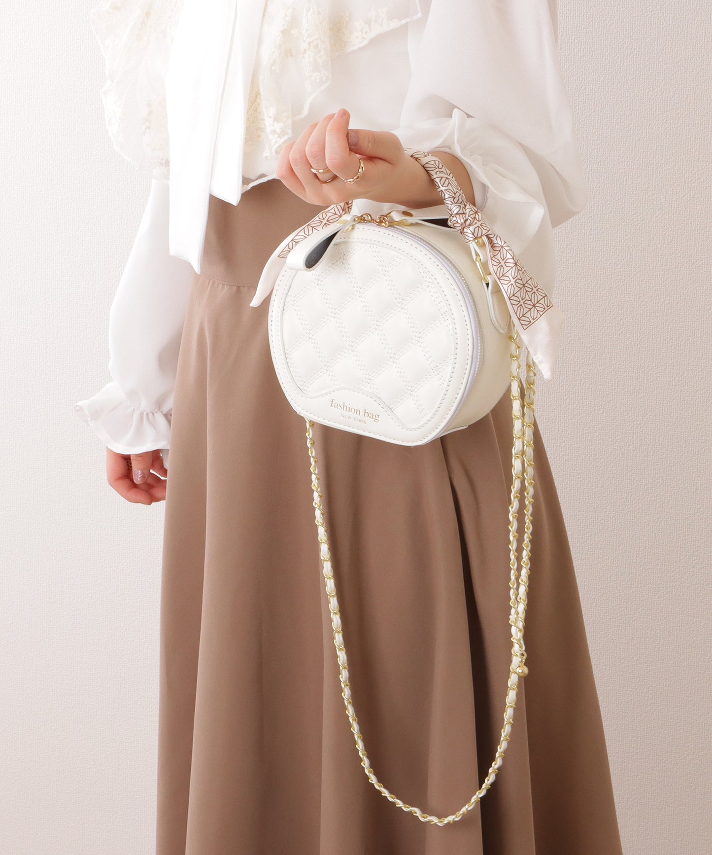 スカーフハンドル キルティング ラウンド チェーンショルダー バッグ