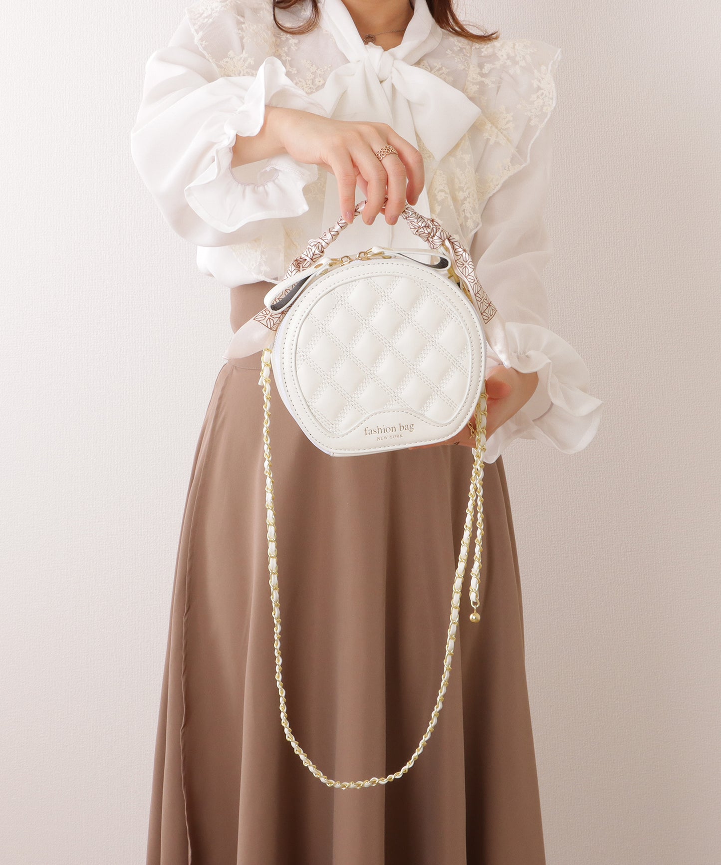 スカーフハンドル キルティング ラウンド チェーンショルダー バッグ