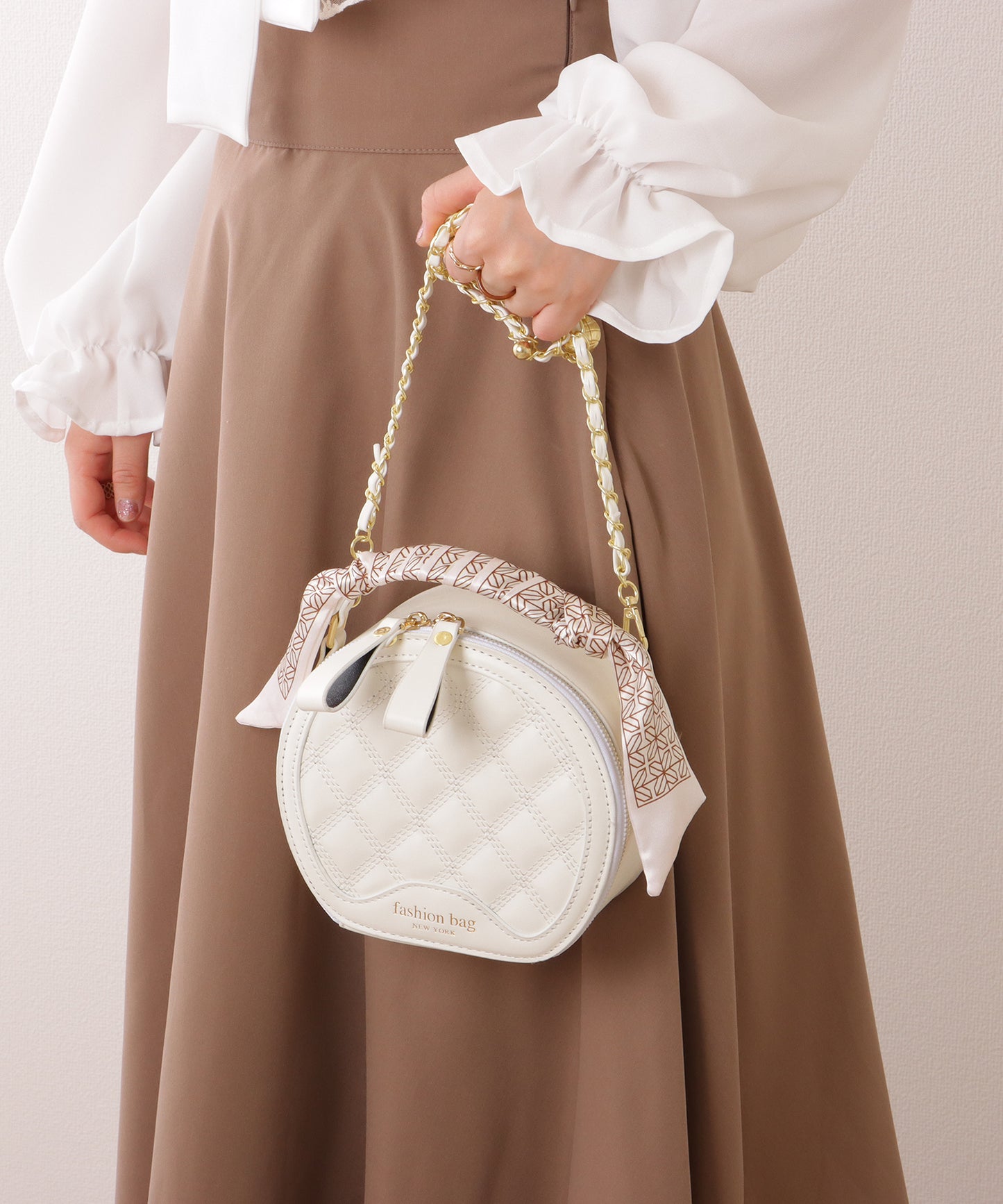 スカーフハンドル キルティング ラウンド チェーンショルダー バッグ