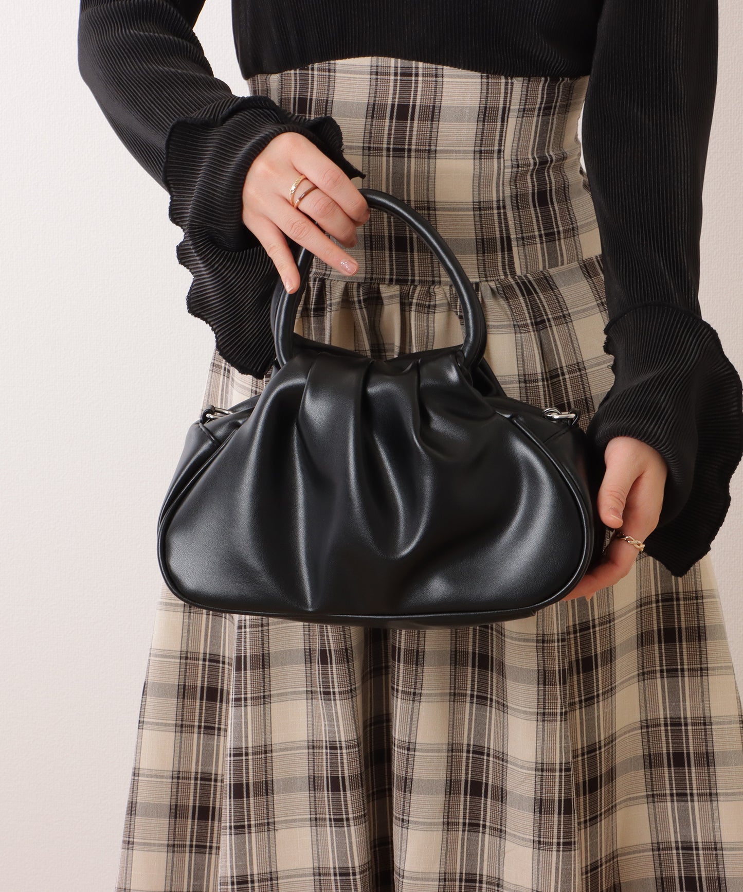 リング ハンドル タック ショルダー バッグ