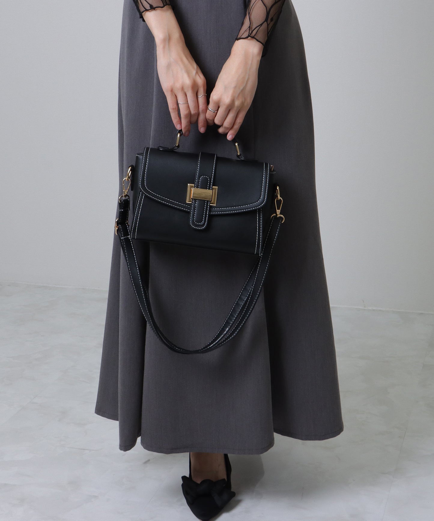 レザー調 コンパクト ステッチ ショルダー バッグ