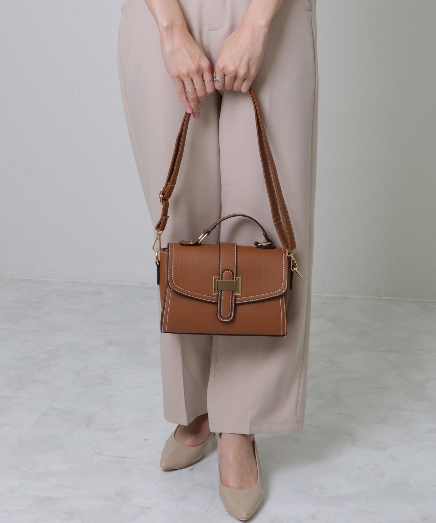 レザー調 コンパクト ステッチ ショルダー バッグ