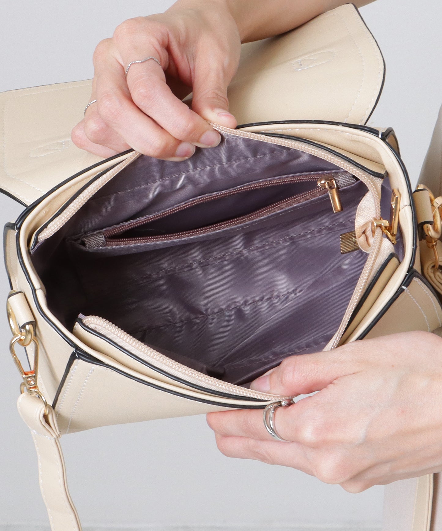 レザー調 コンパクト ステッチ ショルダー バッグ