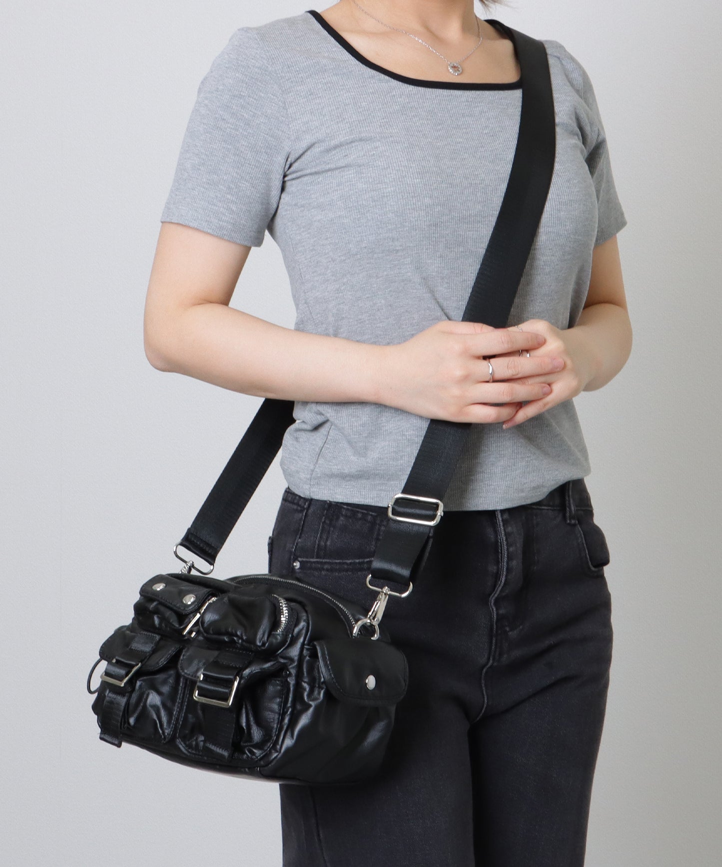 多ポケット スクエア コンパクト ショルダーバッグ