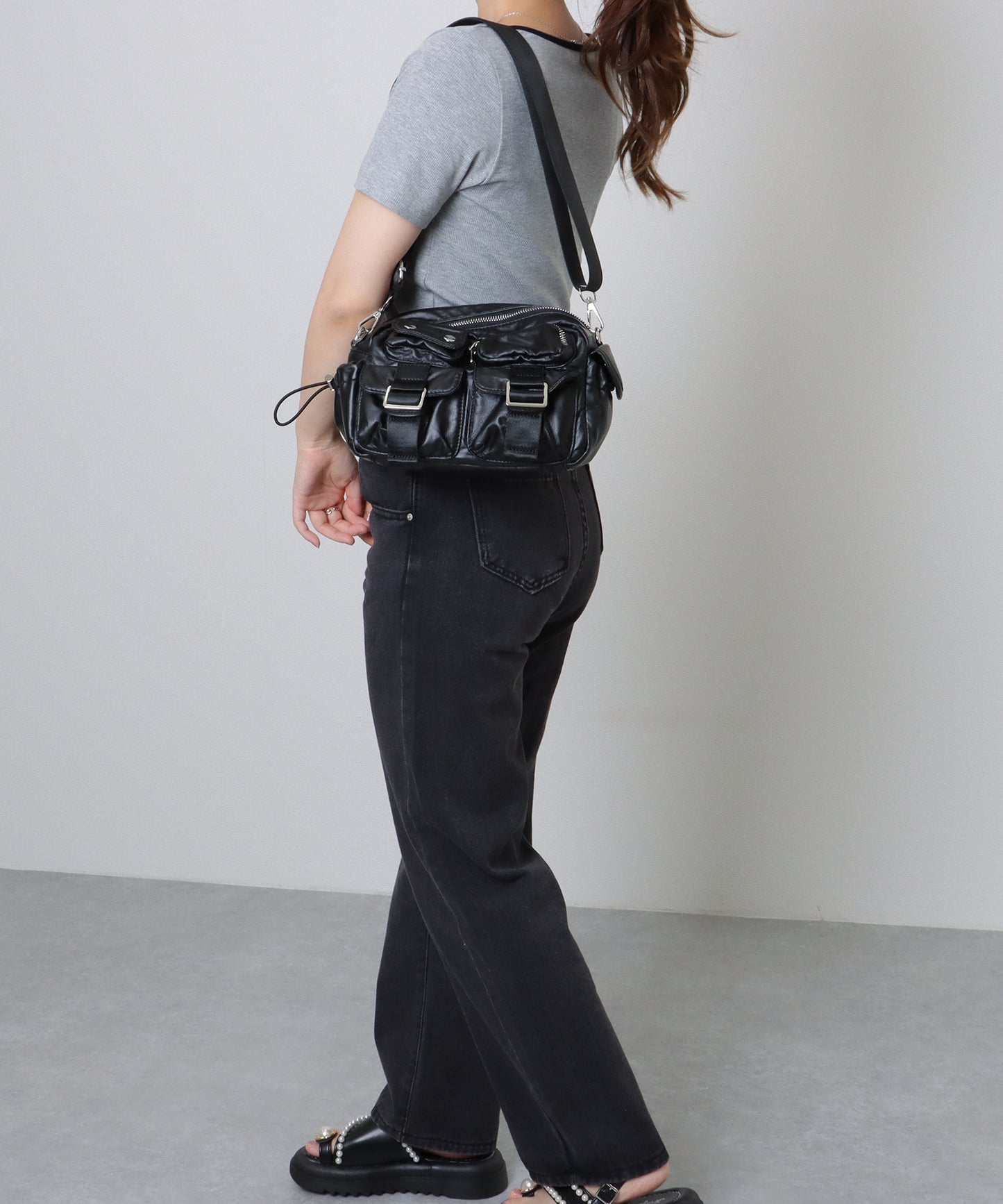 多ポケット スクエア コンパクト ショルダーバッグ