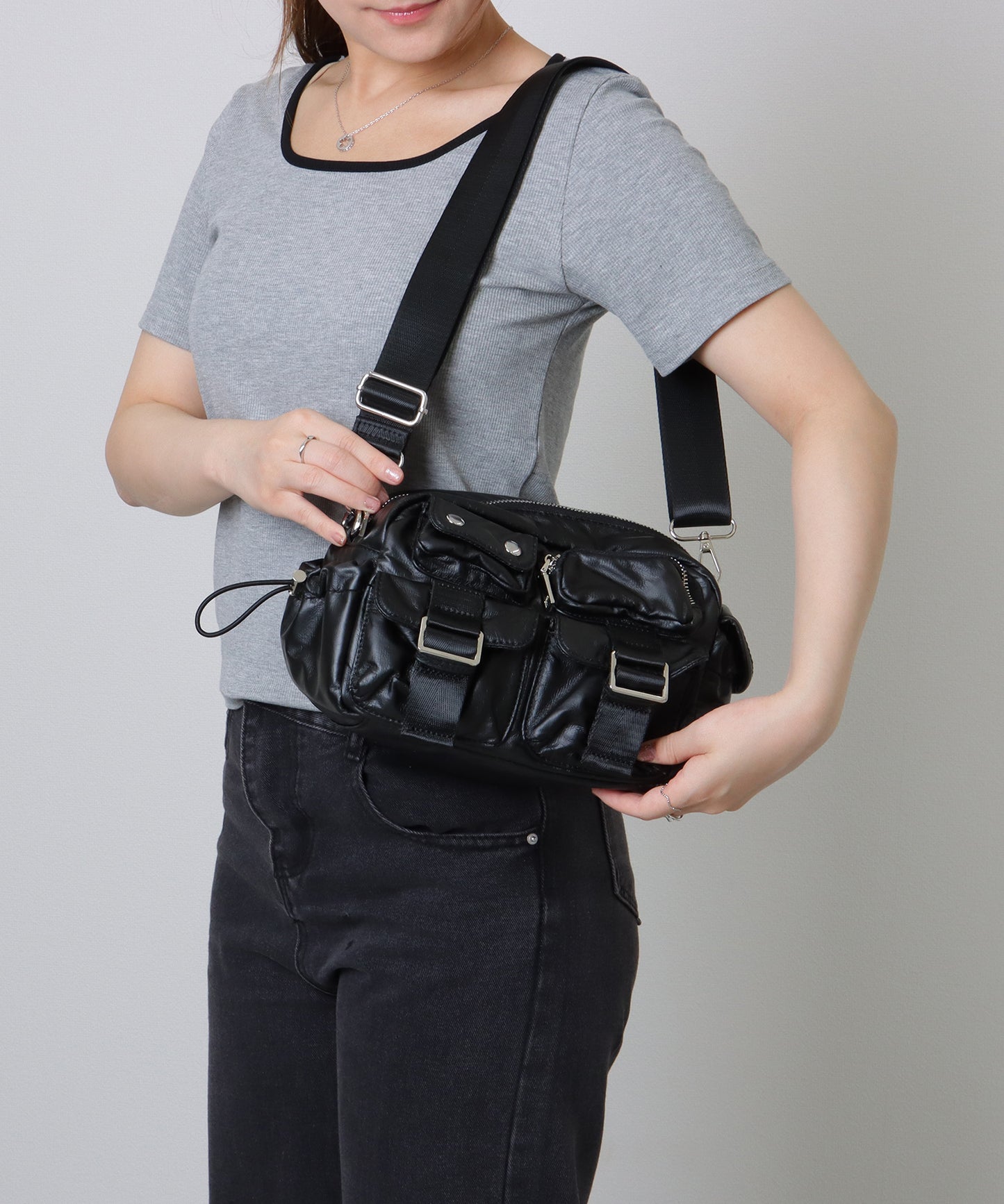 多ポケット スクエア コンパクト ショルダーバッグ