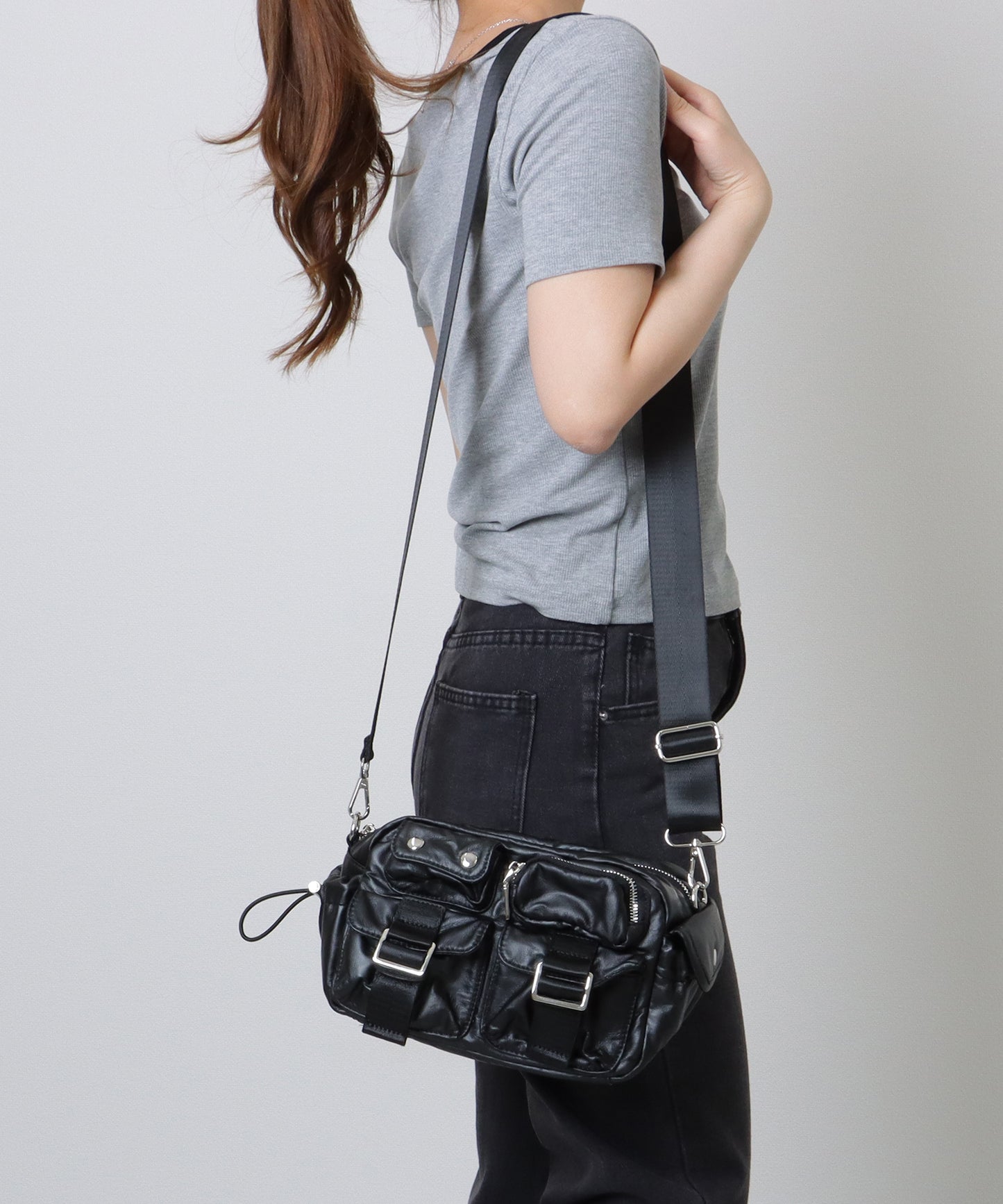 多ポケット スクエア コンパクト ショルダーバッグ