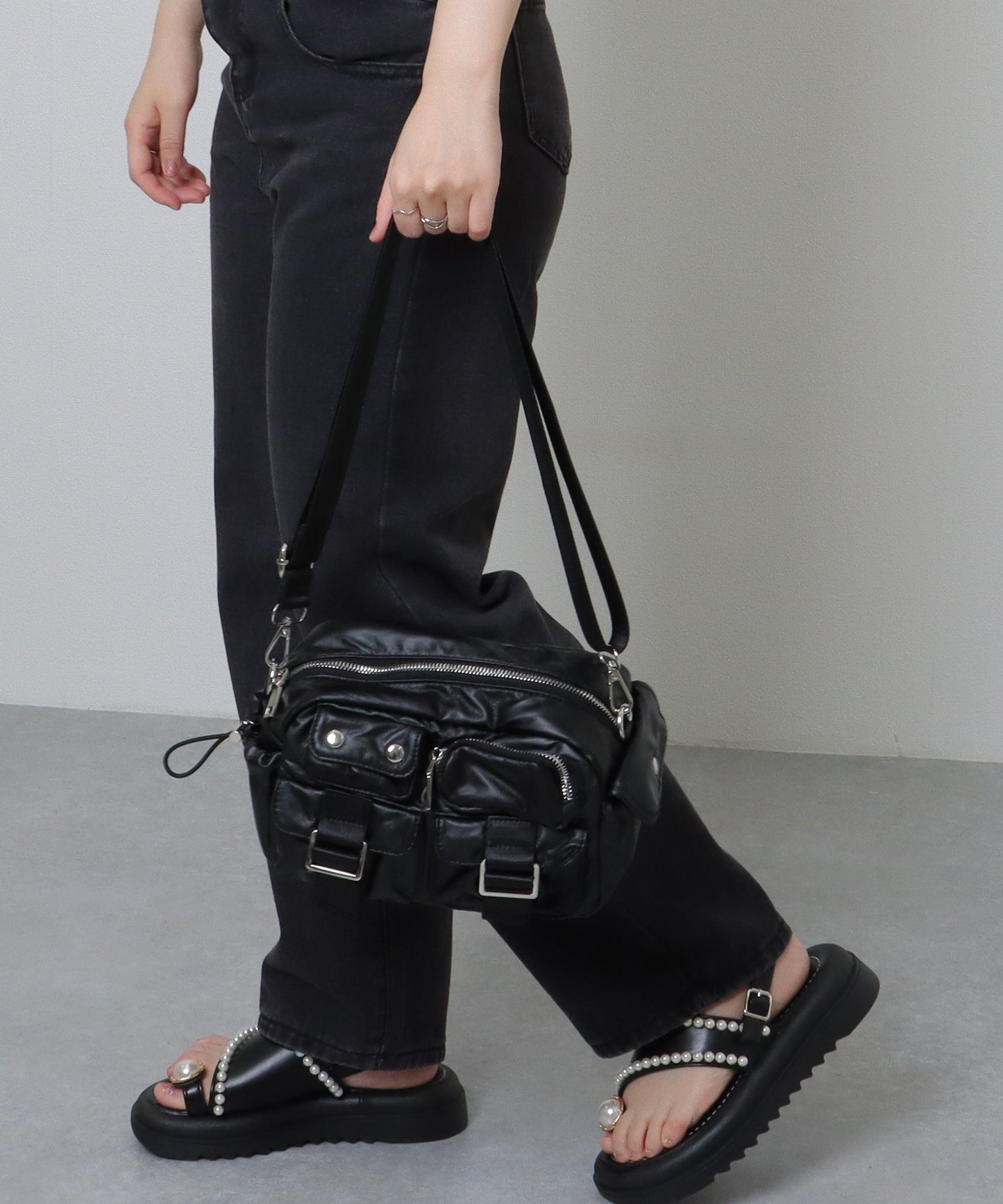 多ポケット スクエア コンパクト ショルダーバッグ