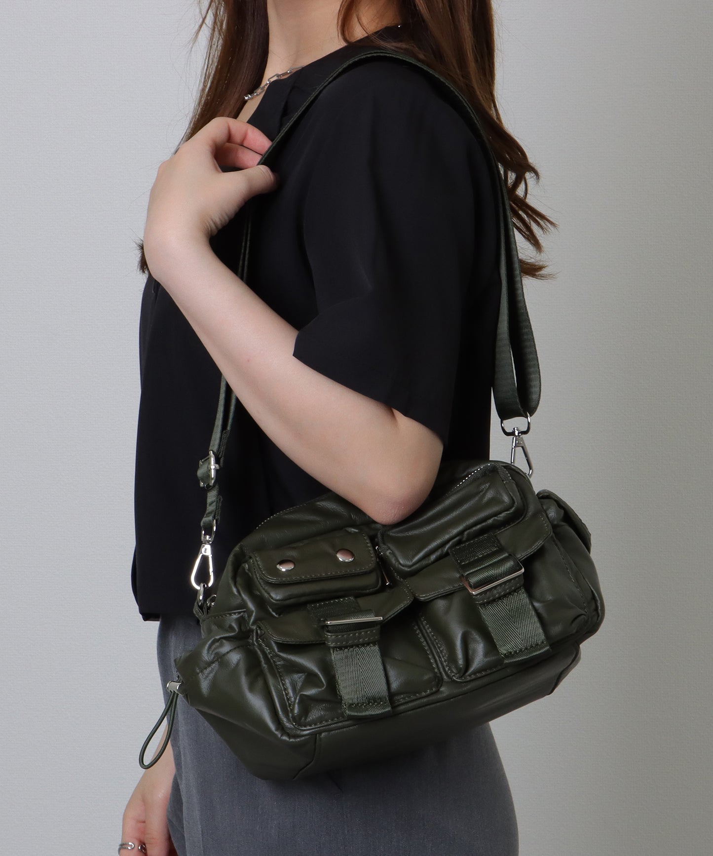 多ポケット スクエア コンパクト ショルダーバッグ