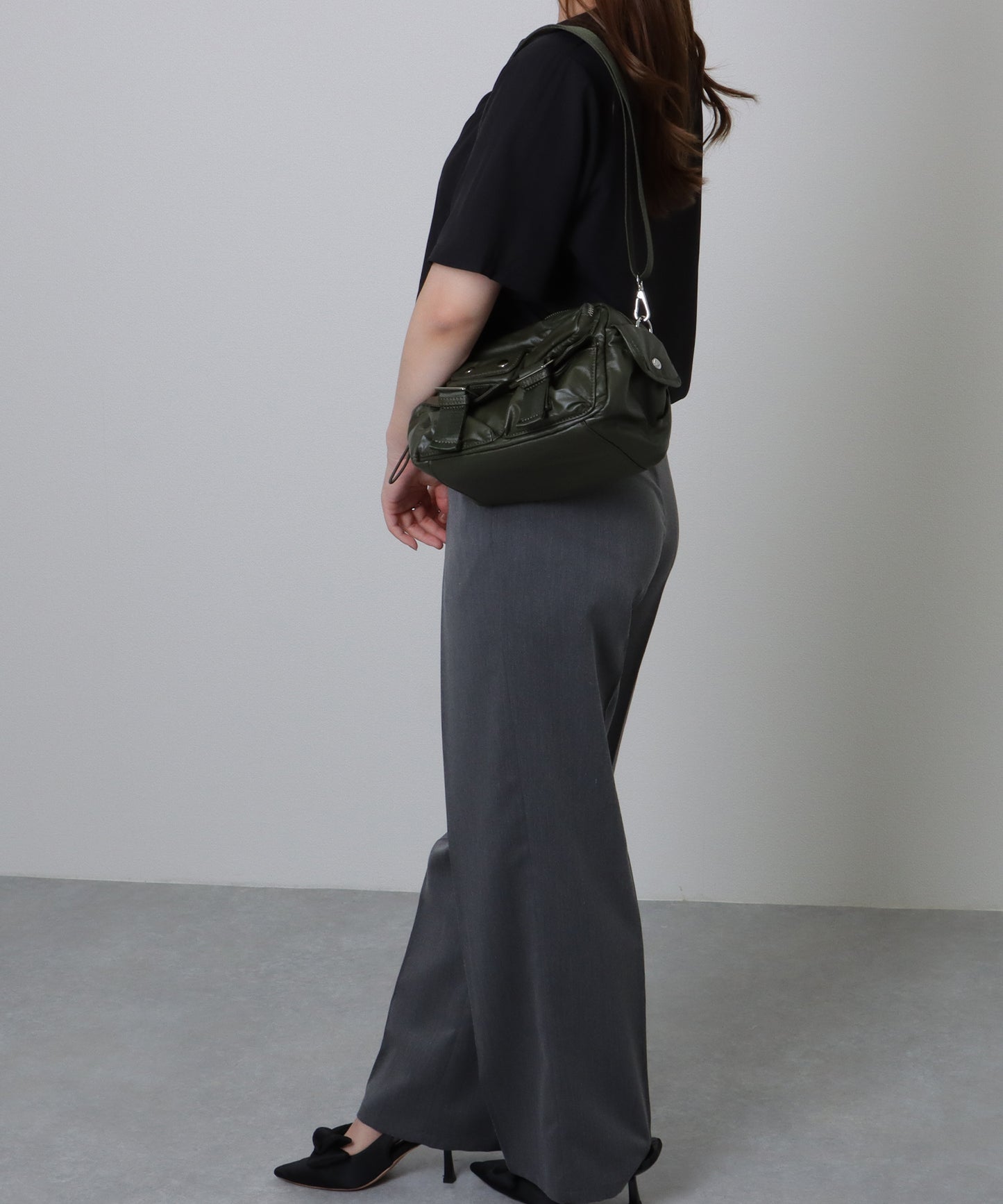 多ポケット スクエア コンパクト ショルダーバッグ