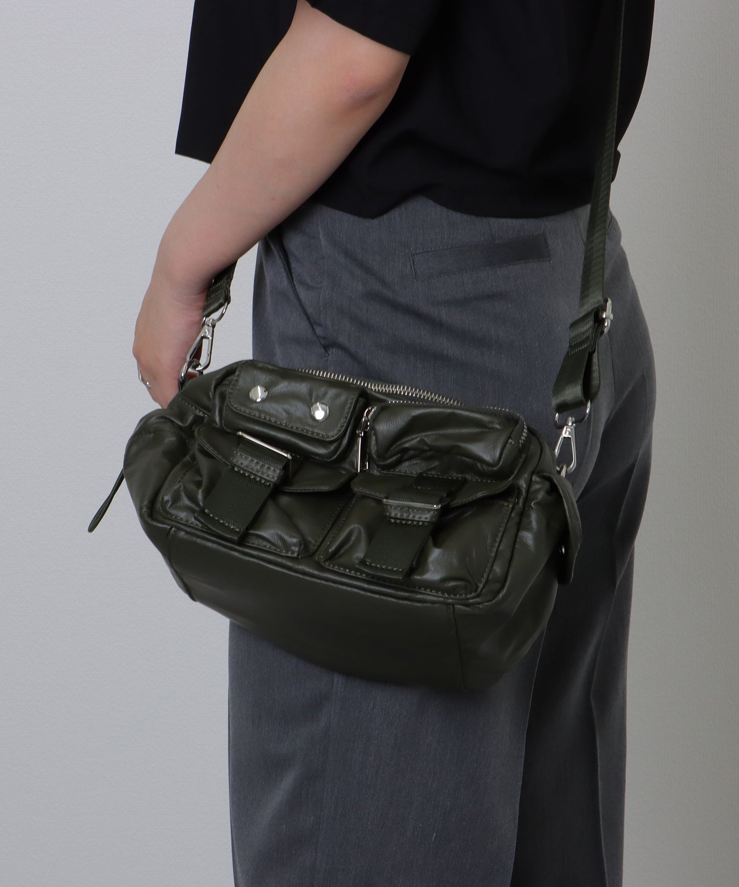 多ポケット スクエア コンパクト ショルダーバッグ