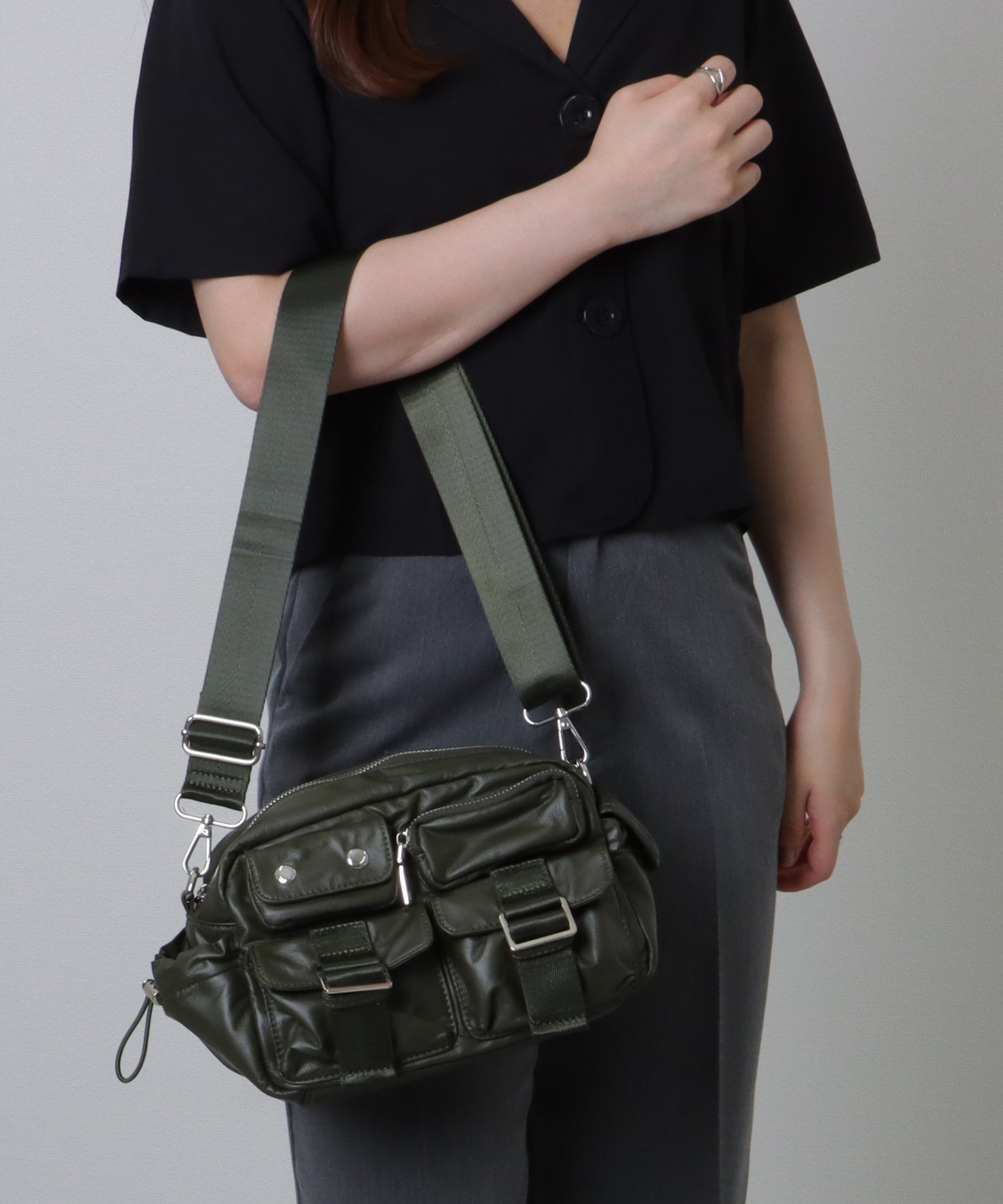 多ポケット スクエア コンパクト ショルダーバッグ