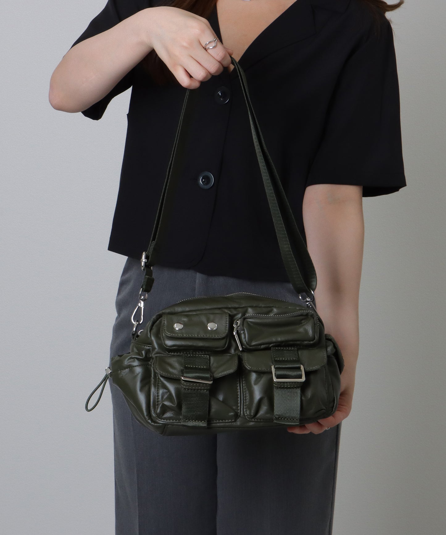 多ポケット スクエア コンパクト ショルダーバッグ
