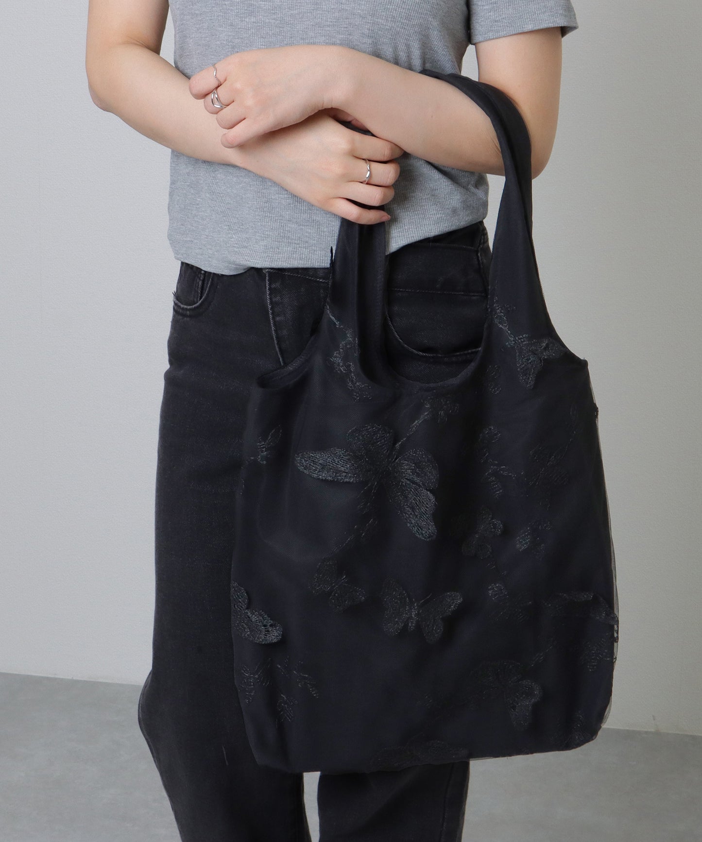 シアー レイヤード 刺繍モチーフ付き ソフト ショルダーバッグ