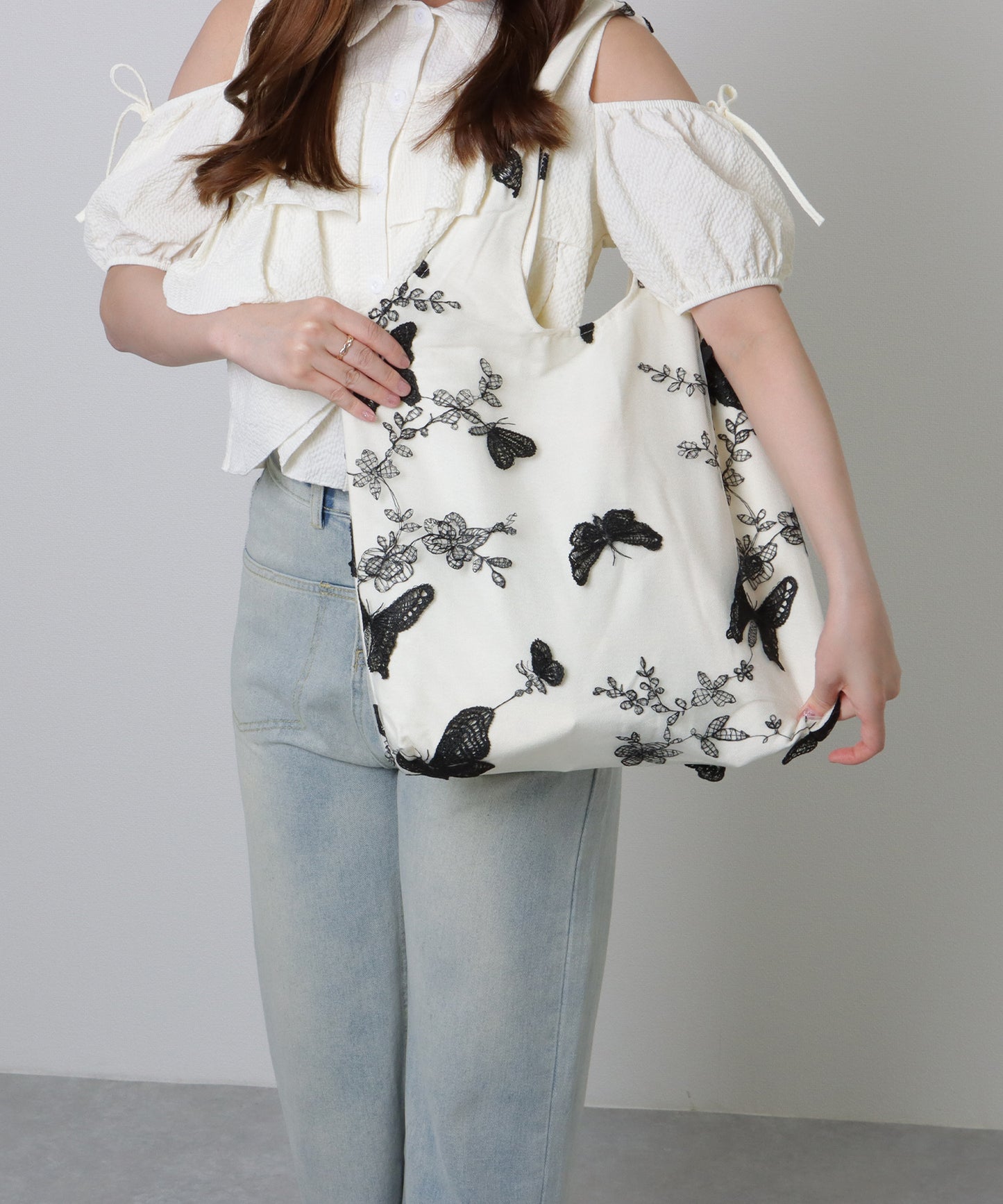 シアー レイヤード 刺繍モチーフ付き ソフト ショルダーバッグ