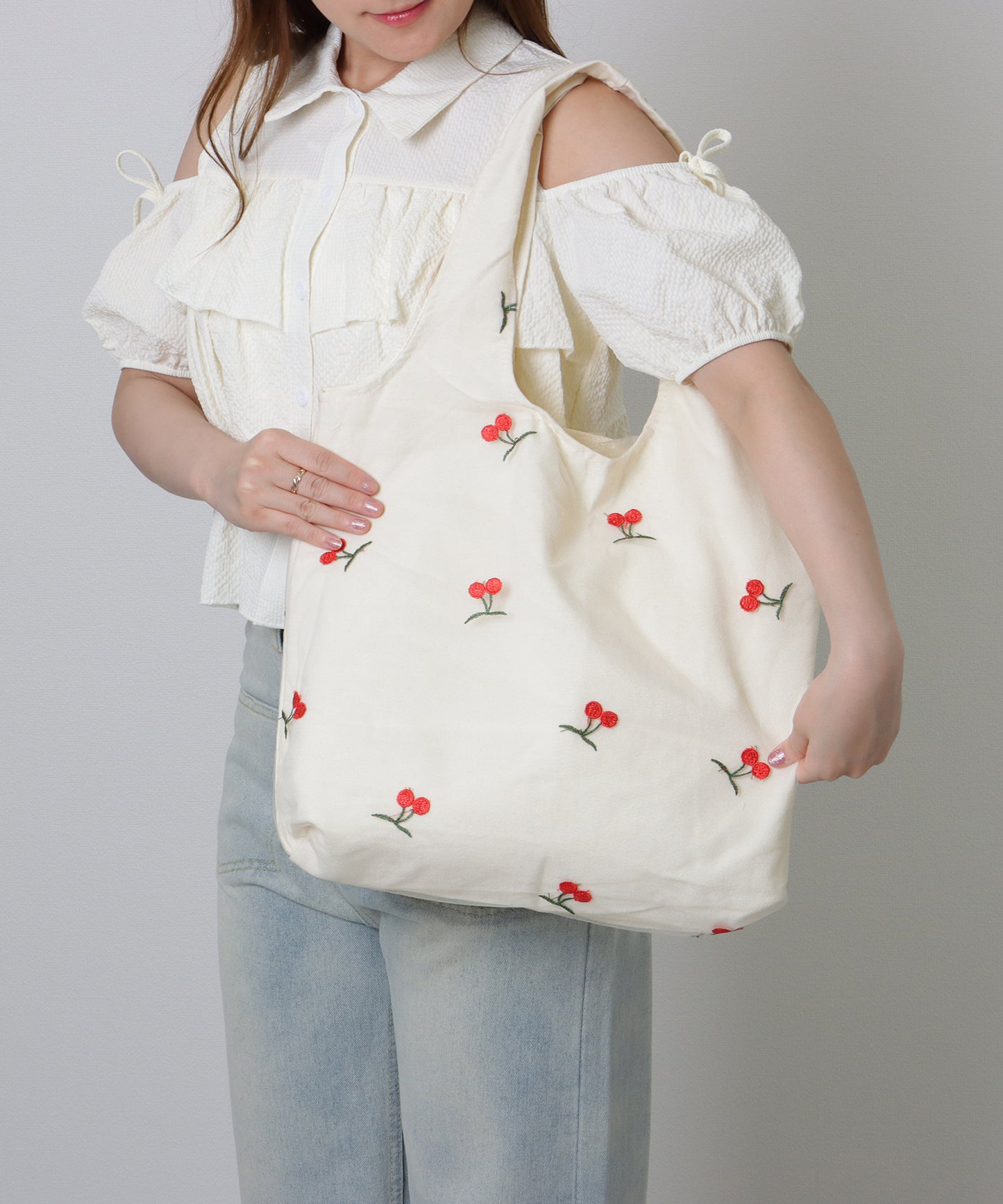 シアー レイヤード 刺繍モチーフ付き ソフト ショルダーバッグ