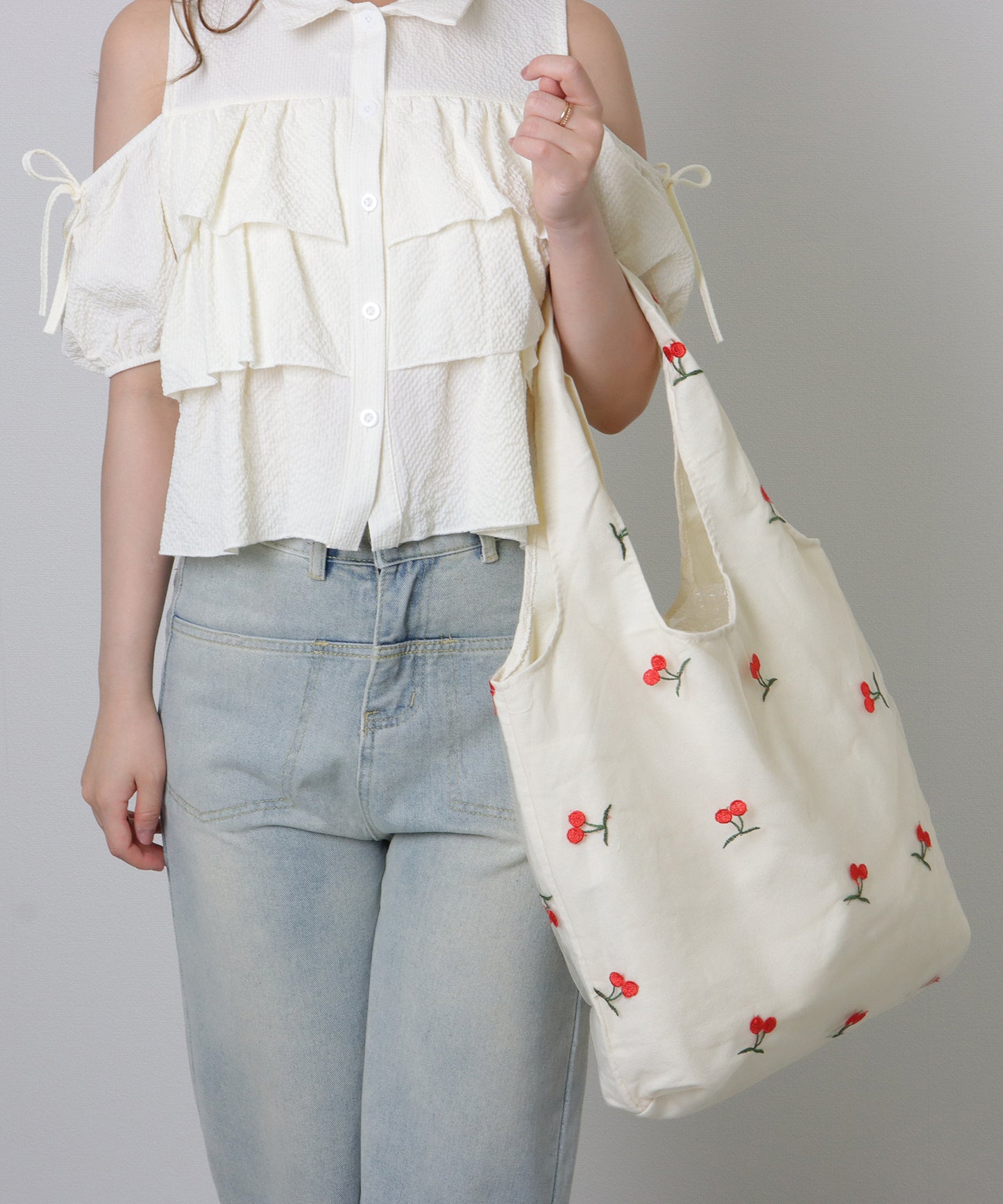 シアー レイヤード 刺繍モチーフ付き ソフト ショルダーバッグ