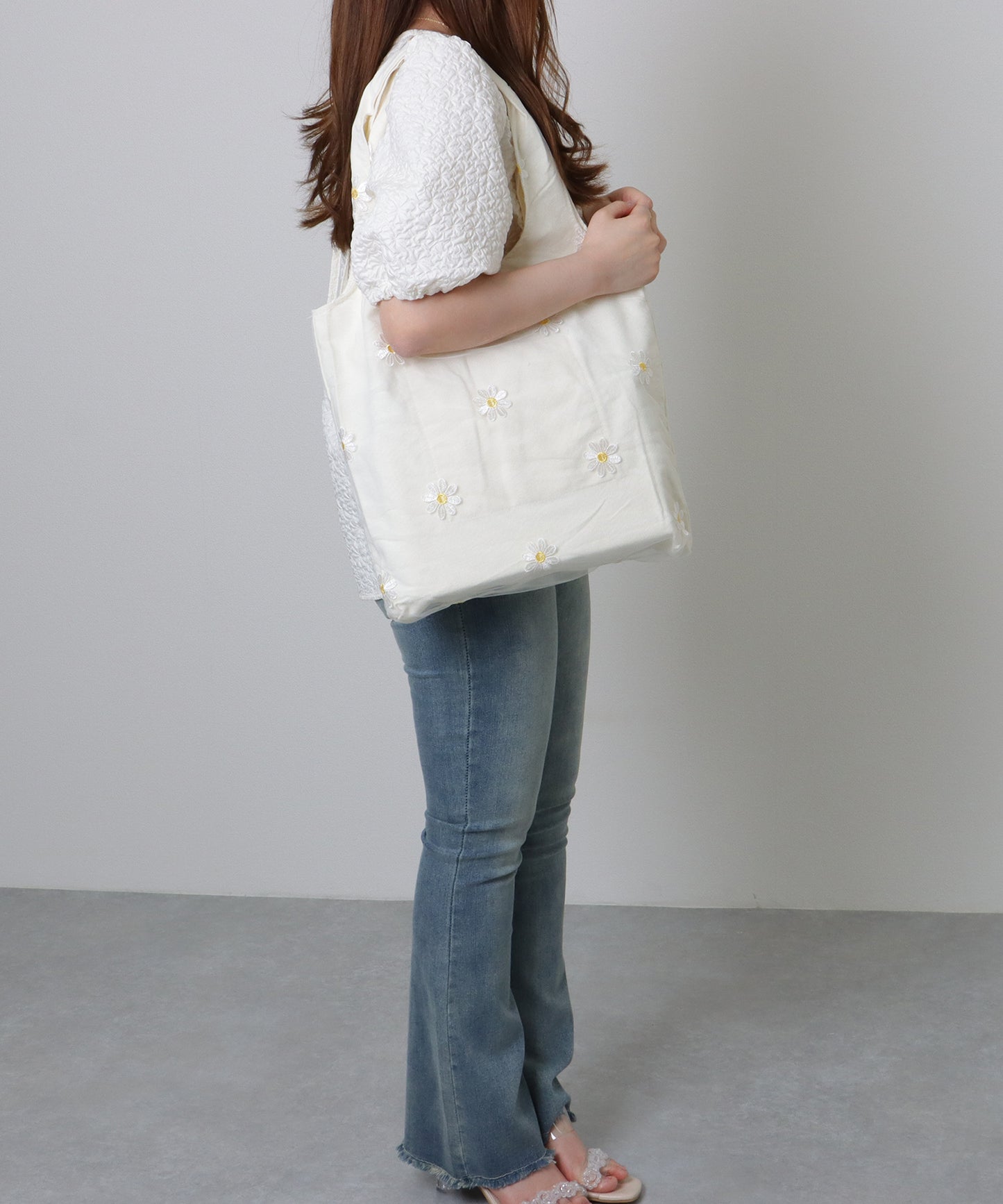 シアー レイヤード 刺繍モチーフ付き ソフト ショルダーバッグ