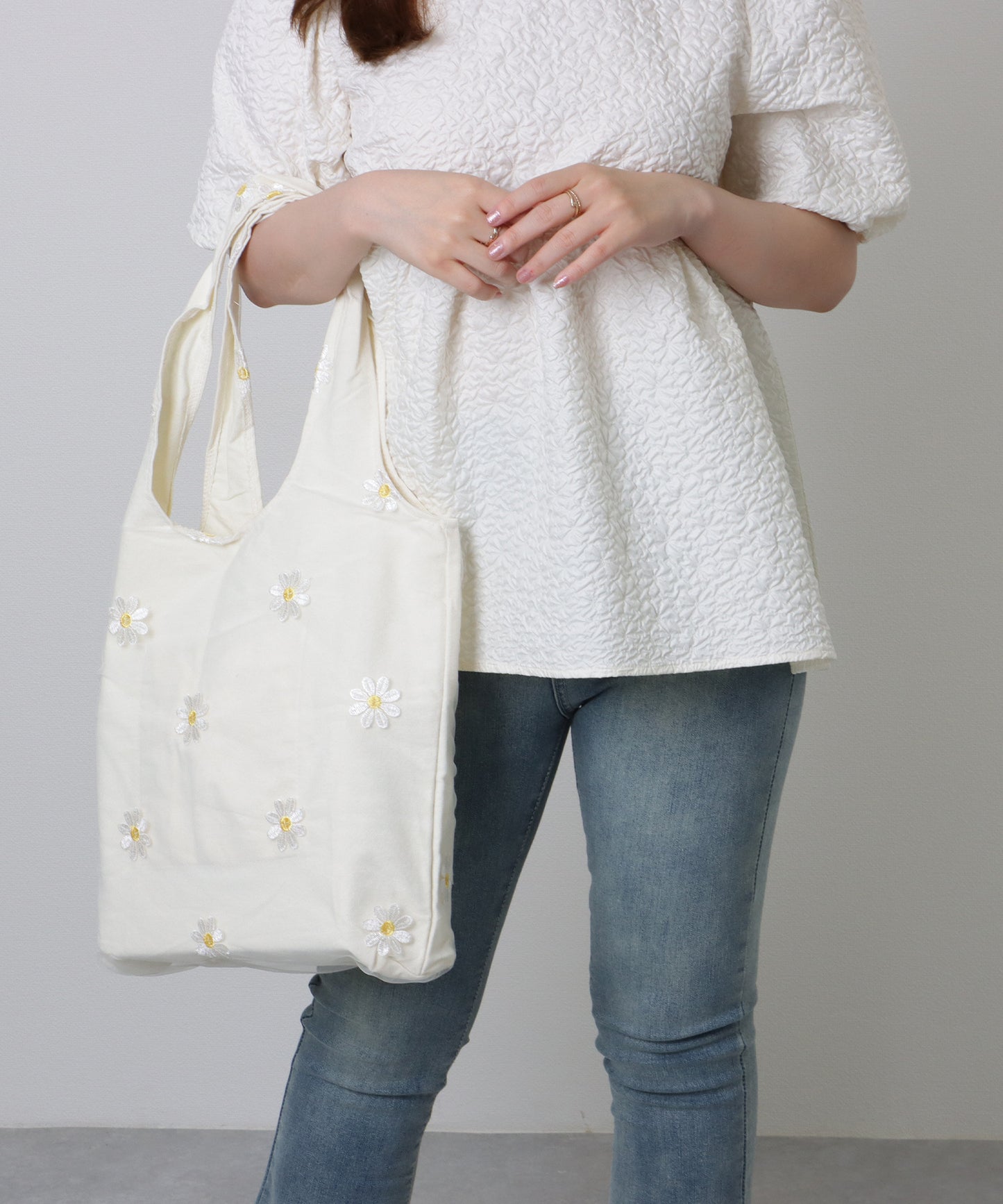 シアー レイヤード 刺繍モチーフ付き ソフト ショルダーバッグ