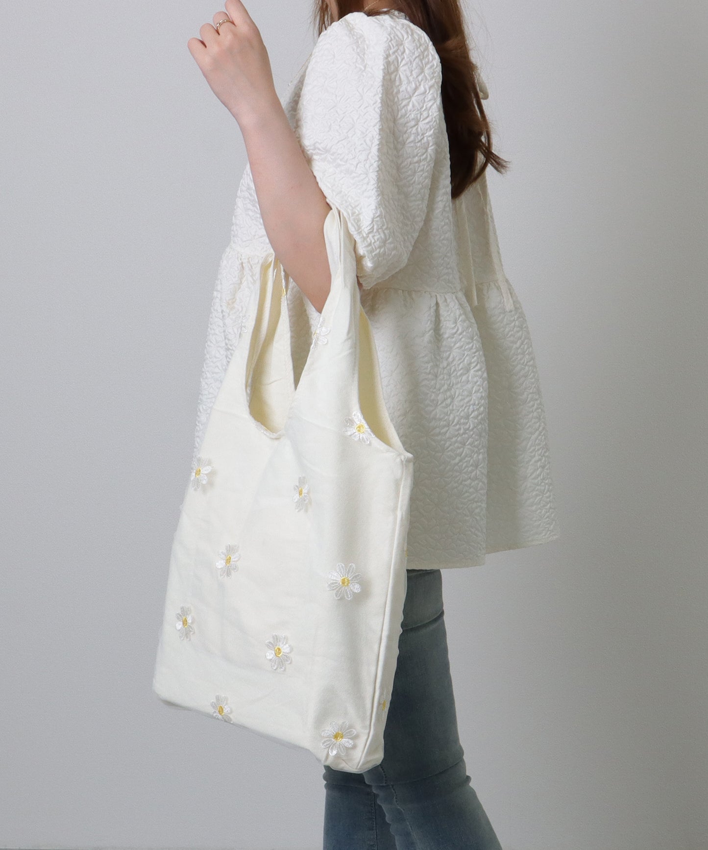 シアー レイヤード 刺繍モチーフ付き ソフト ショルダーバッグ