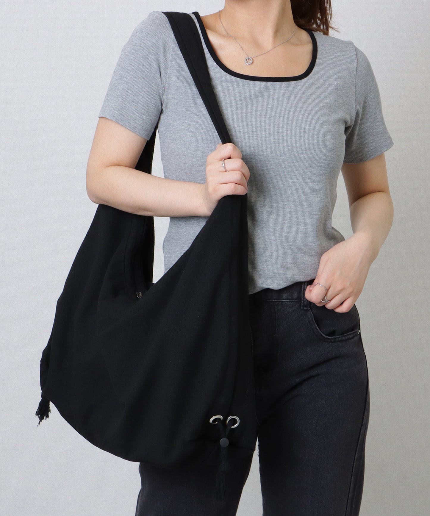 ドローコード付き ソリッドカラー ソフト ショルダー ファスナー バッグ