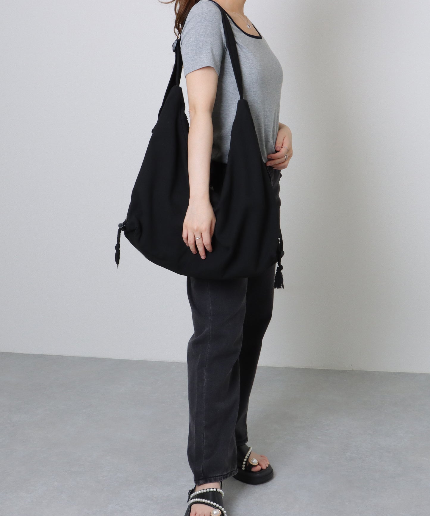 ドローコード付き ソリッドカラー ソフト ショルダー ファスナー バッグ