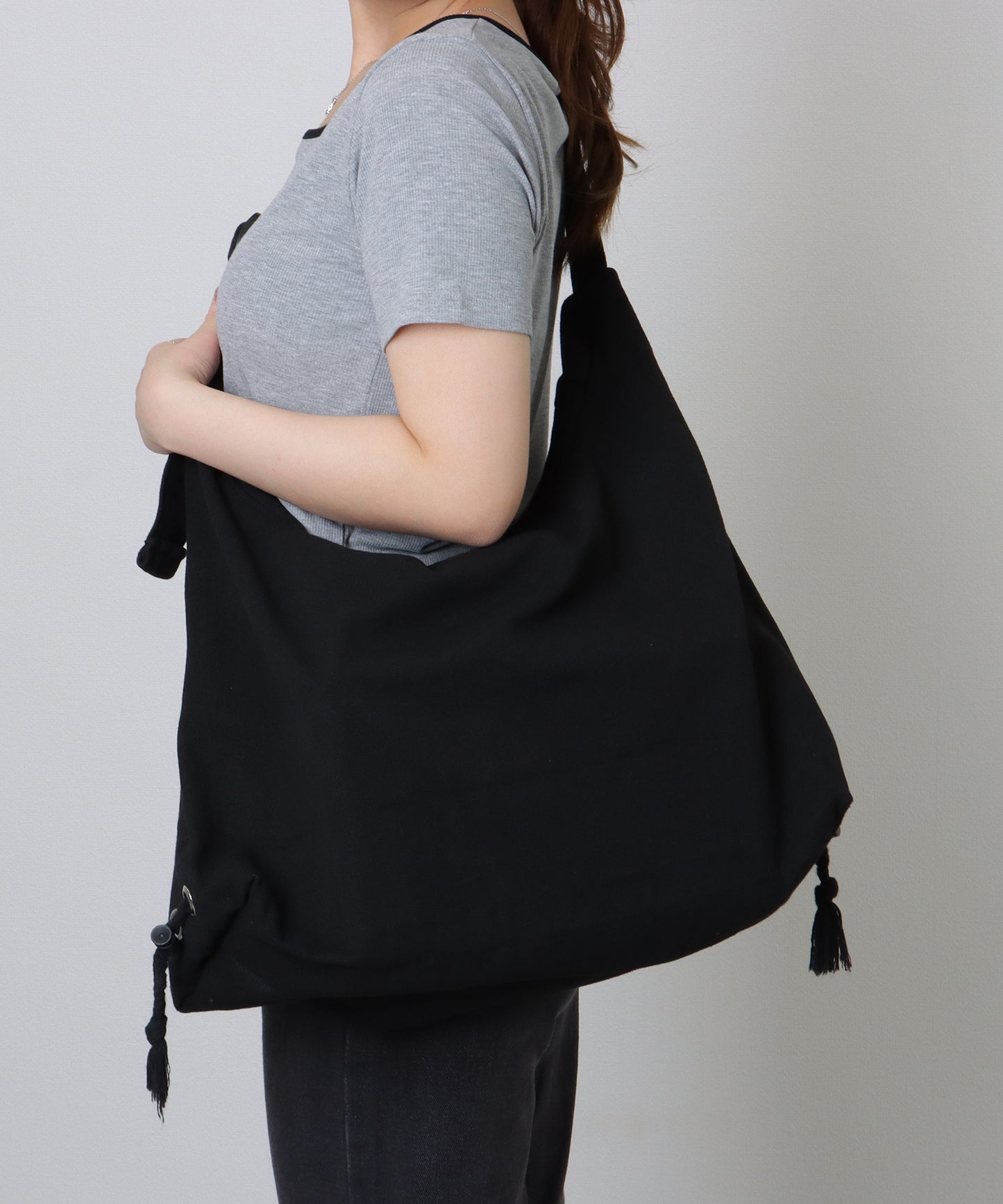 ドローコード付き ソリッドカラー ソフト ショルダー ファスナー バッグ