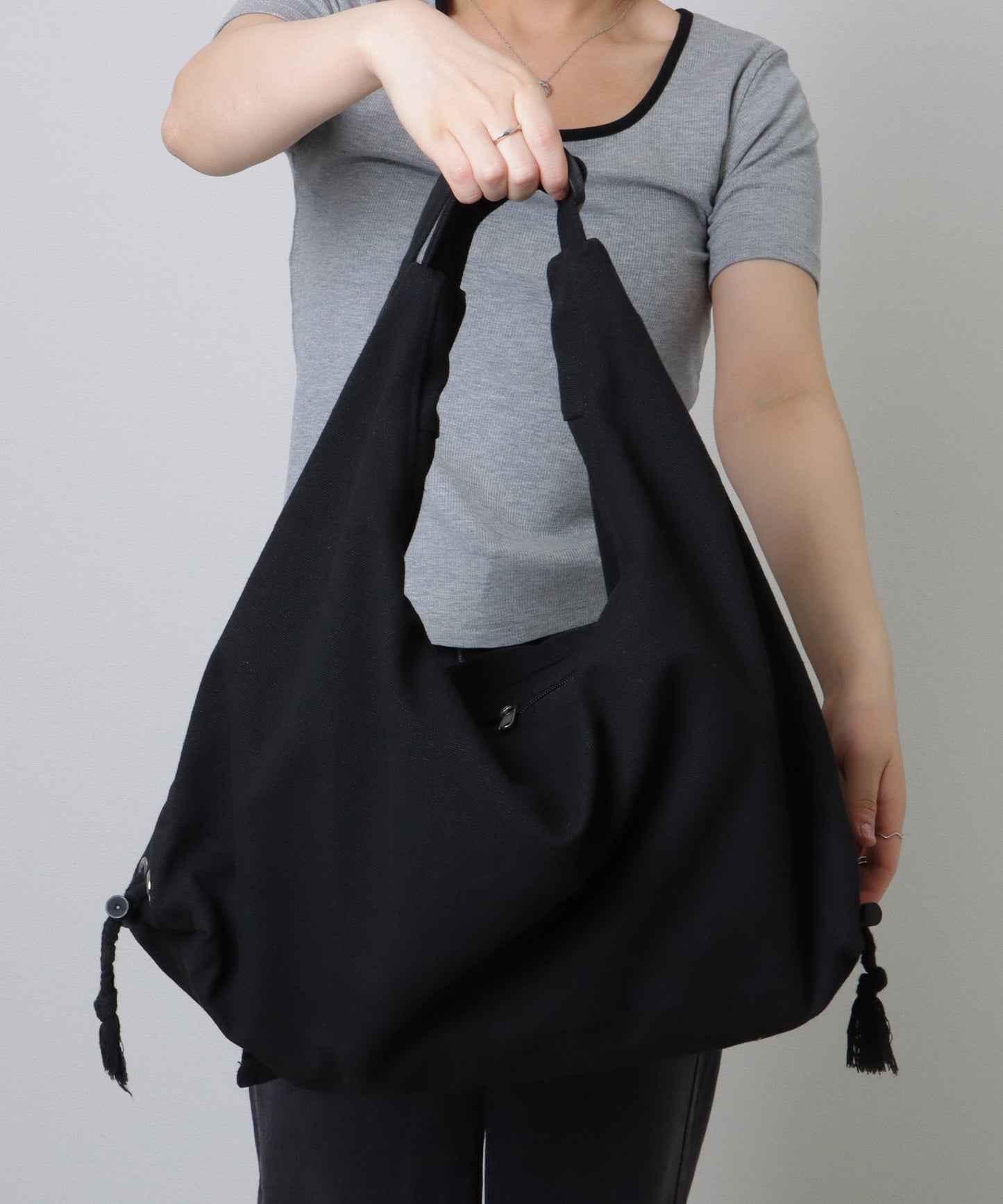 ドローコード付き ソリッドカラー ソフト ショルダー ファスナー バッグ