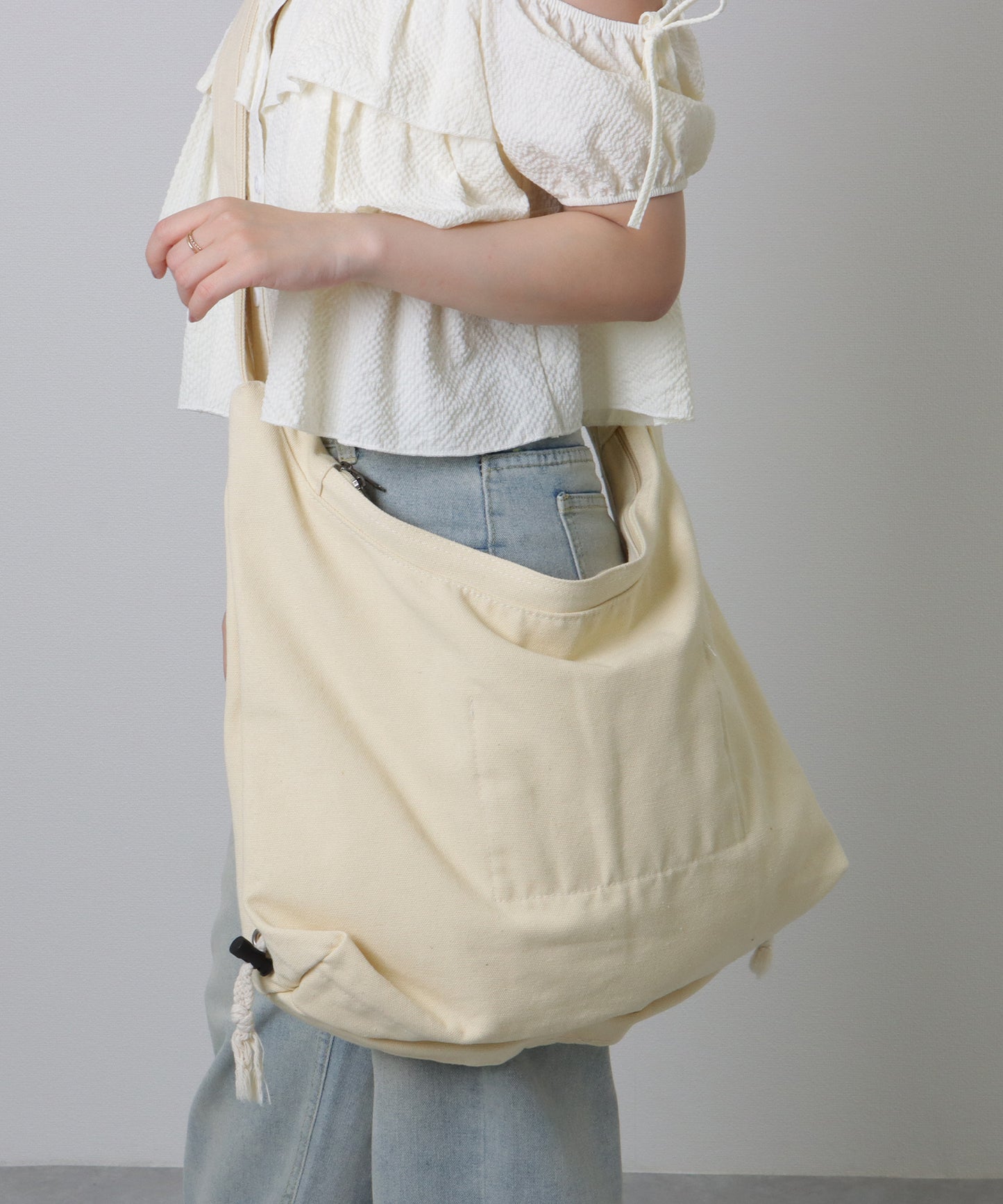 ドローコード付き ソリッドカラー ソフト ショルダー ファスナー バッグ