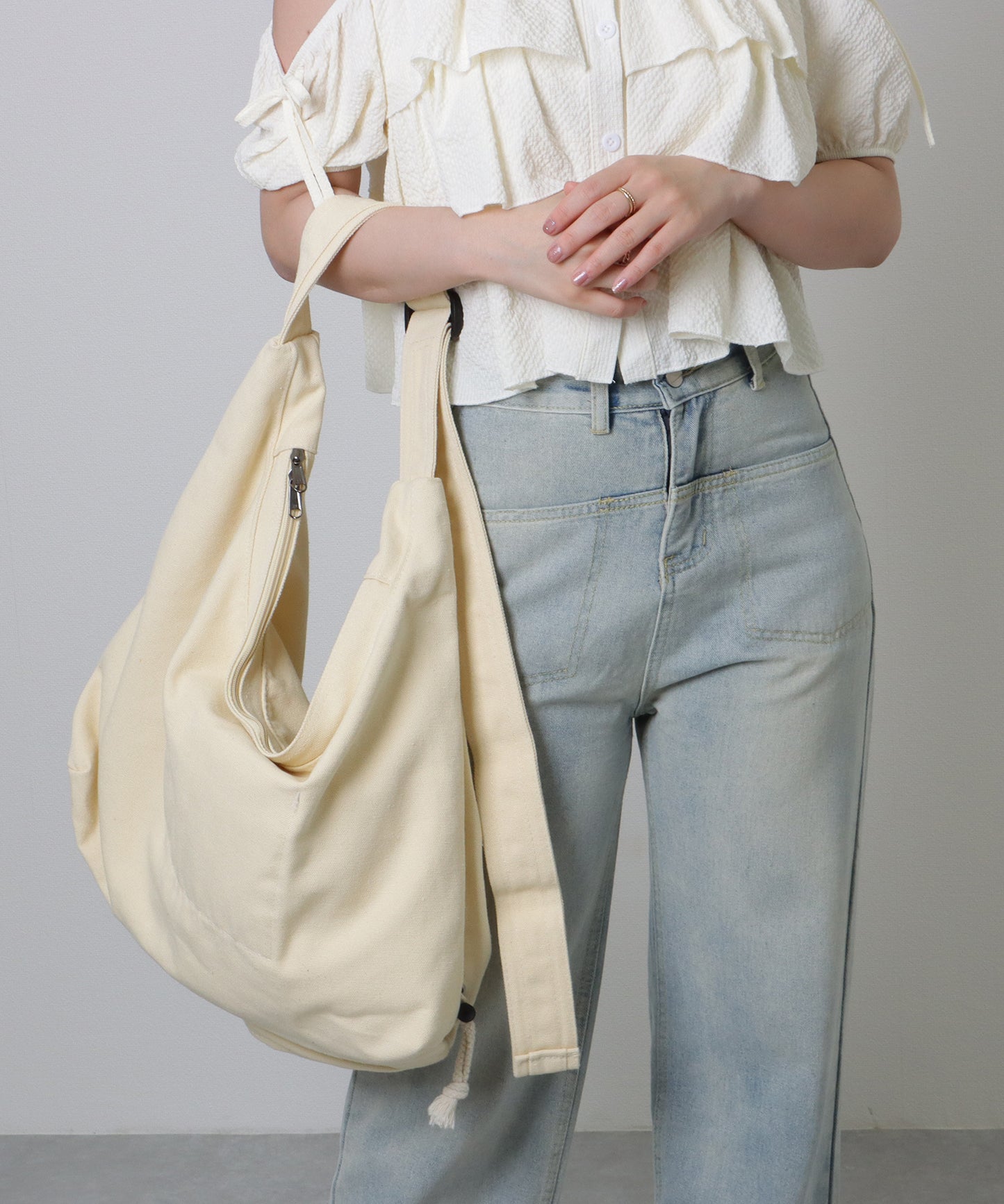 ドローコード付き ソリッドカラー ソフト ショルダー ファスナー バッグ