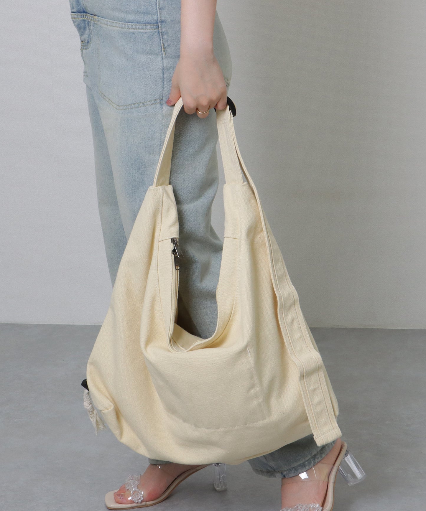 ドローコード付き ソリッドカラー ソフト ショルダー ファスナー バッグ