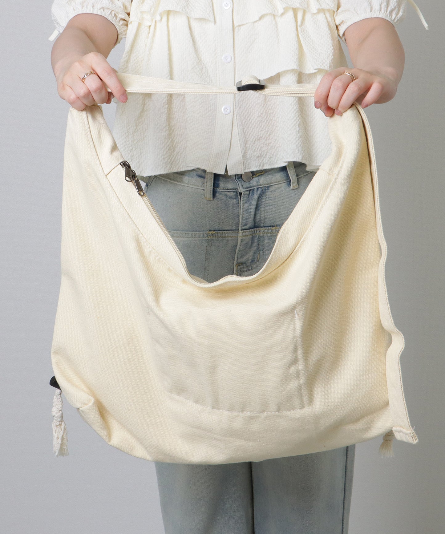 ドローコード付き ソリッドカラー ソフト ショルダー ファスナー バッグ