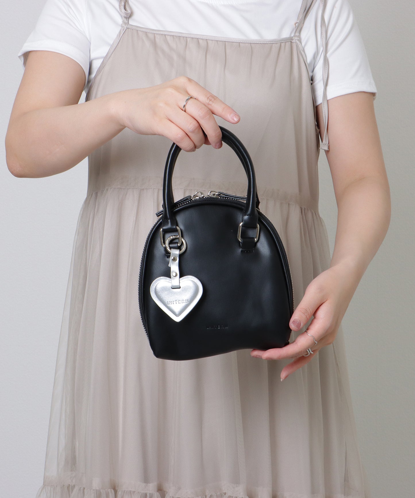 ハートチャーム付き 2WAY ミニ ラウンド ショルダーバッグ