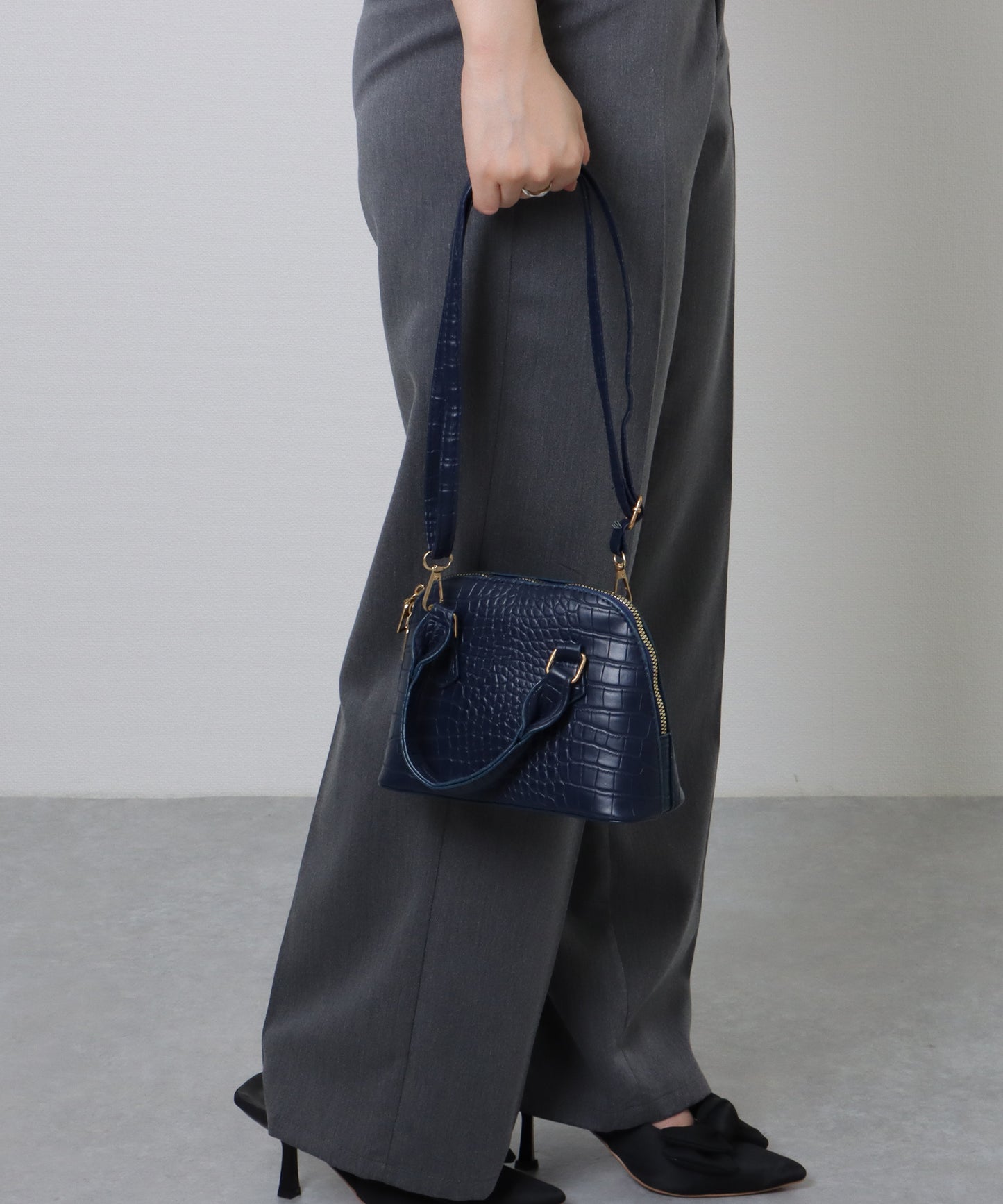 クロコ 型押し コンパクト レザー調 ショルダーバッグ
